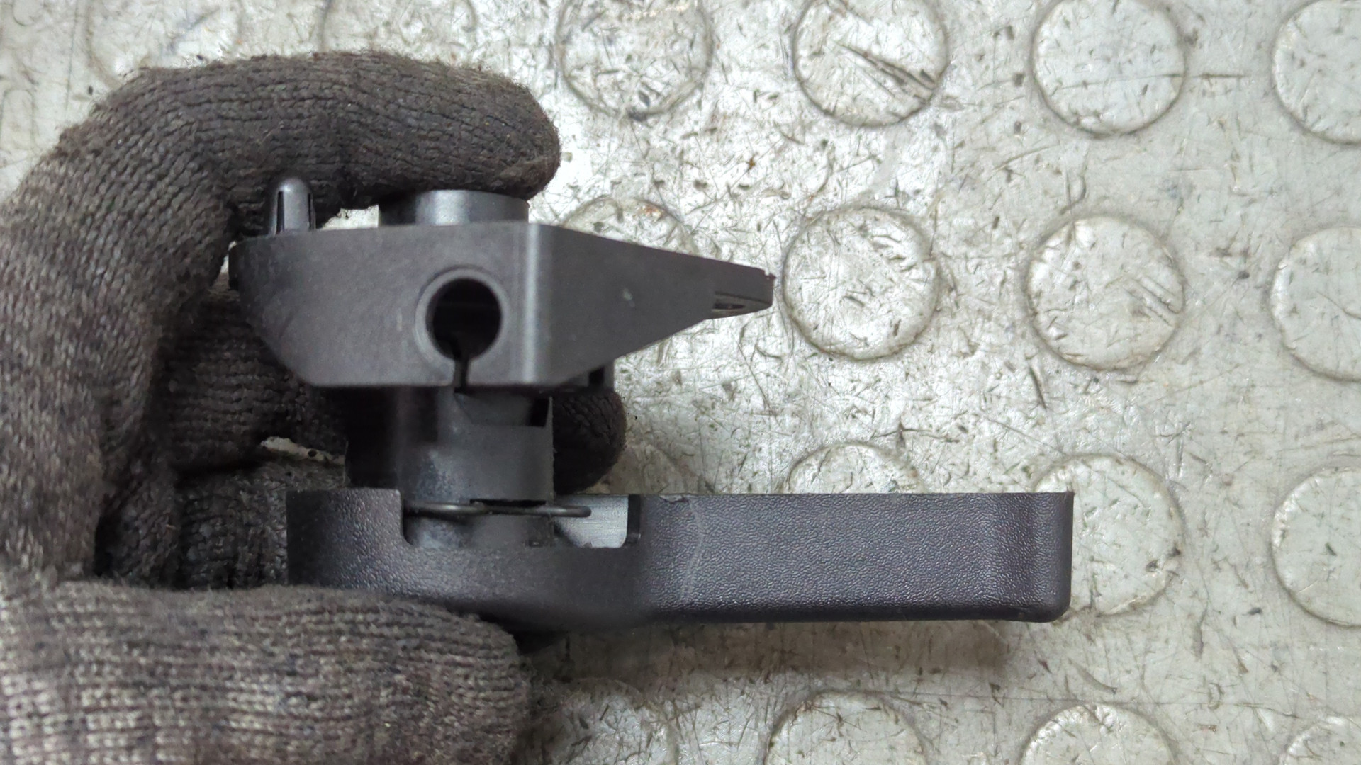 Ручка открывания капота