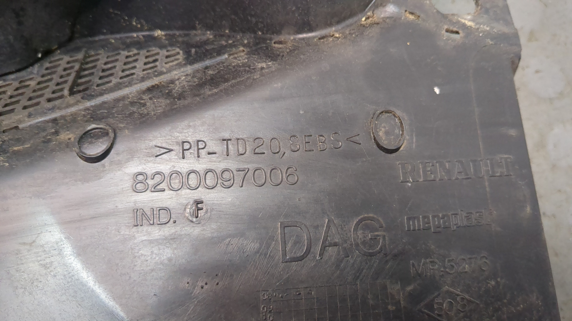 Решетка стеклоочистителей (Жабо)