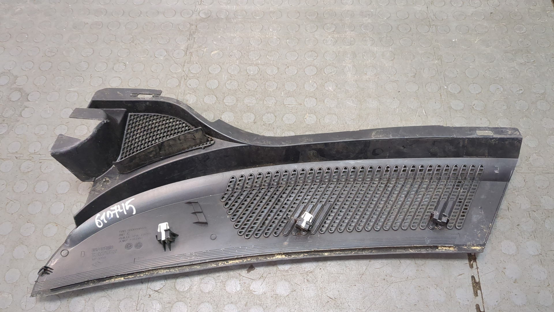 Решетка стеклоочистителей (Жабо)