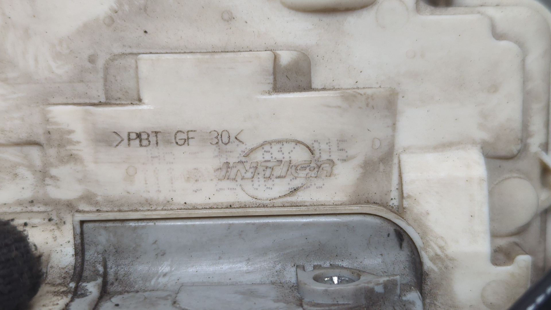 Замок двери передней левой