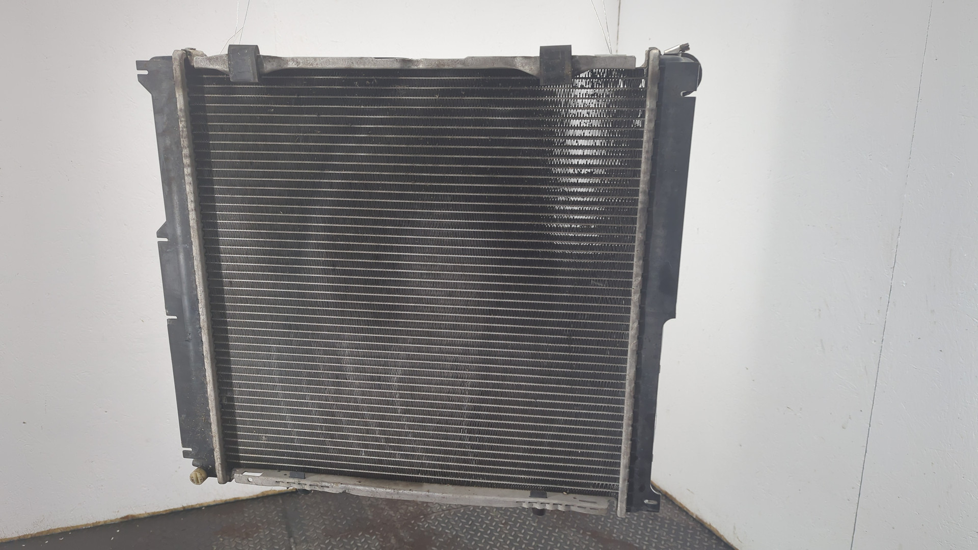 Радиатор охлаждения двигателя основной