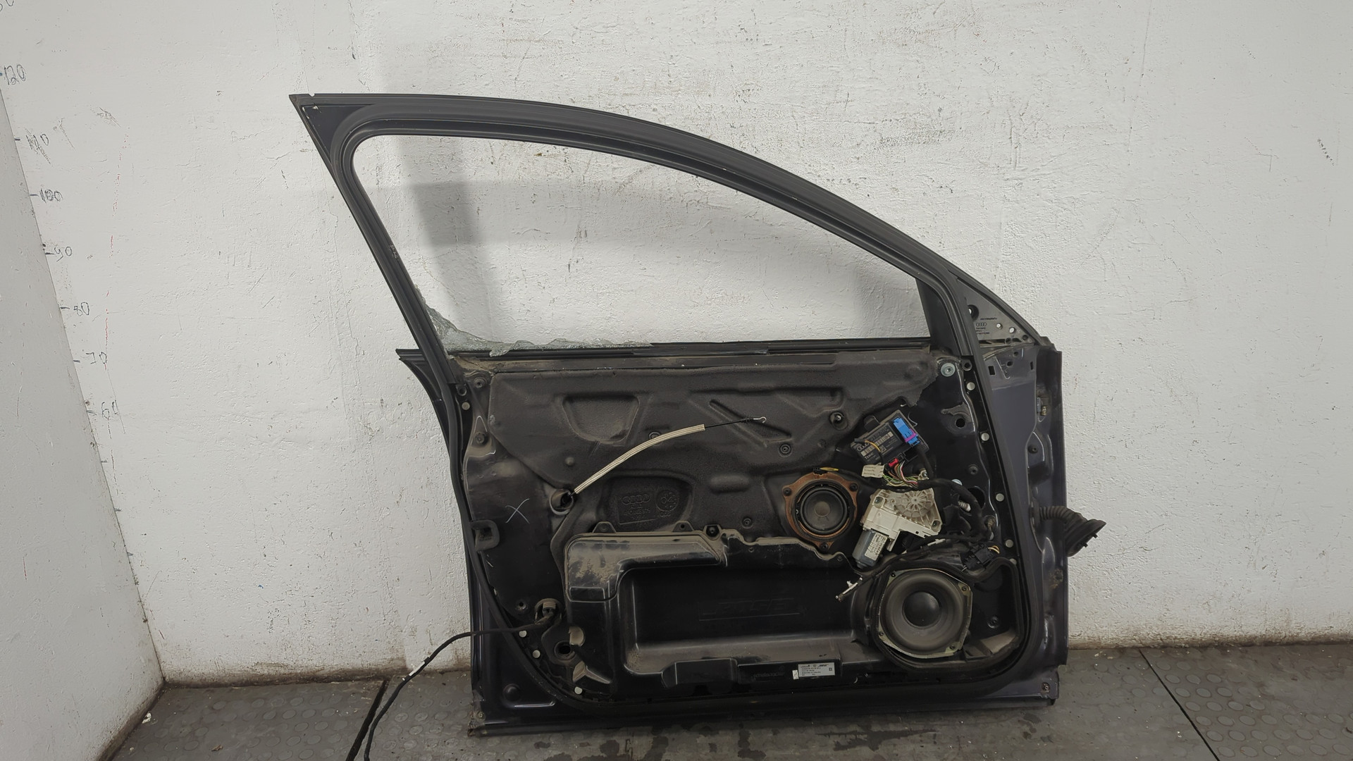 Дверь передняя левая