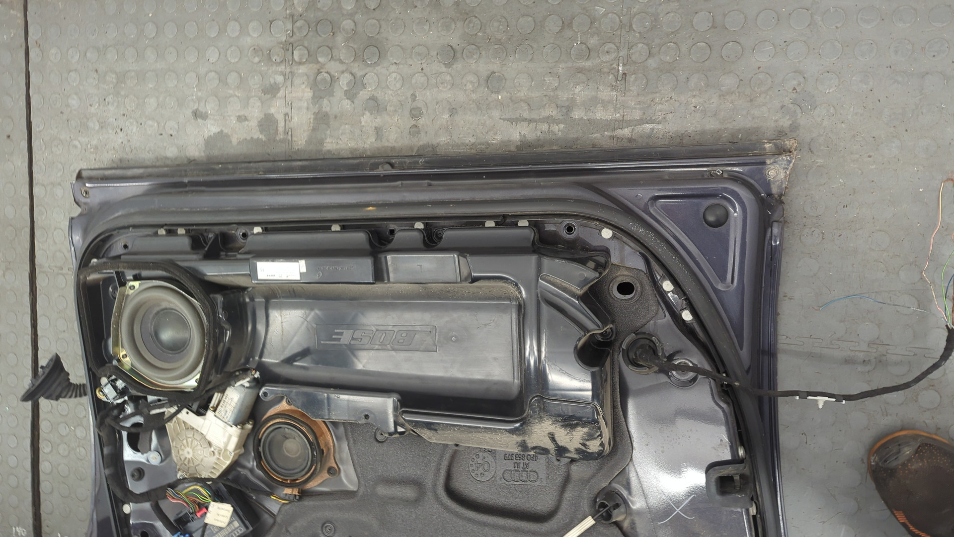 Дверь передняя левая