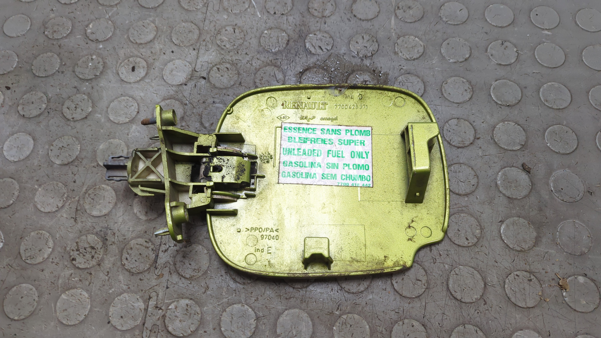 Лючок бензобака