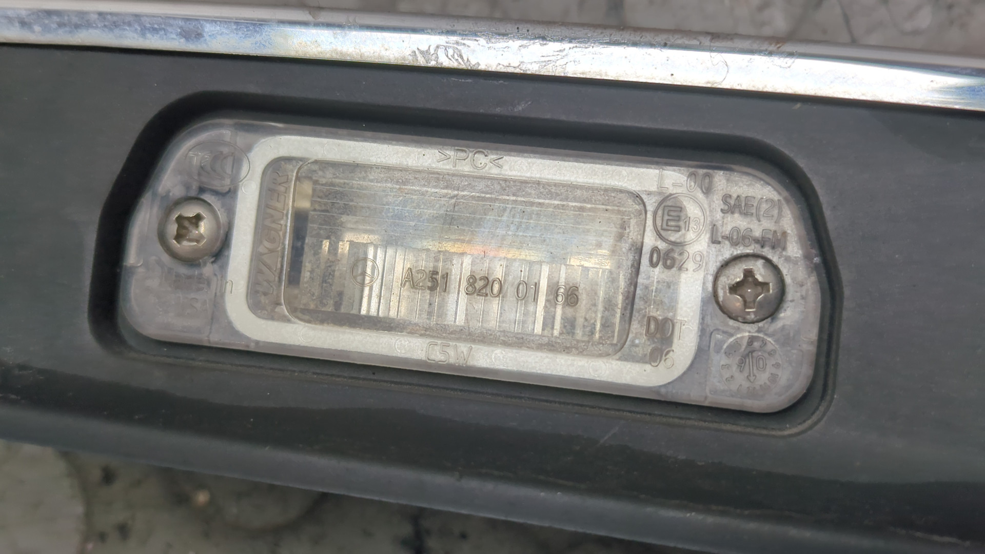 Фонарь подсветки номера