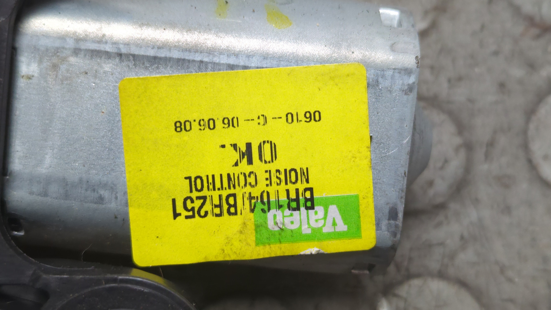 Моторчик стеклоочистителя задний