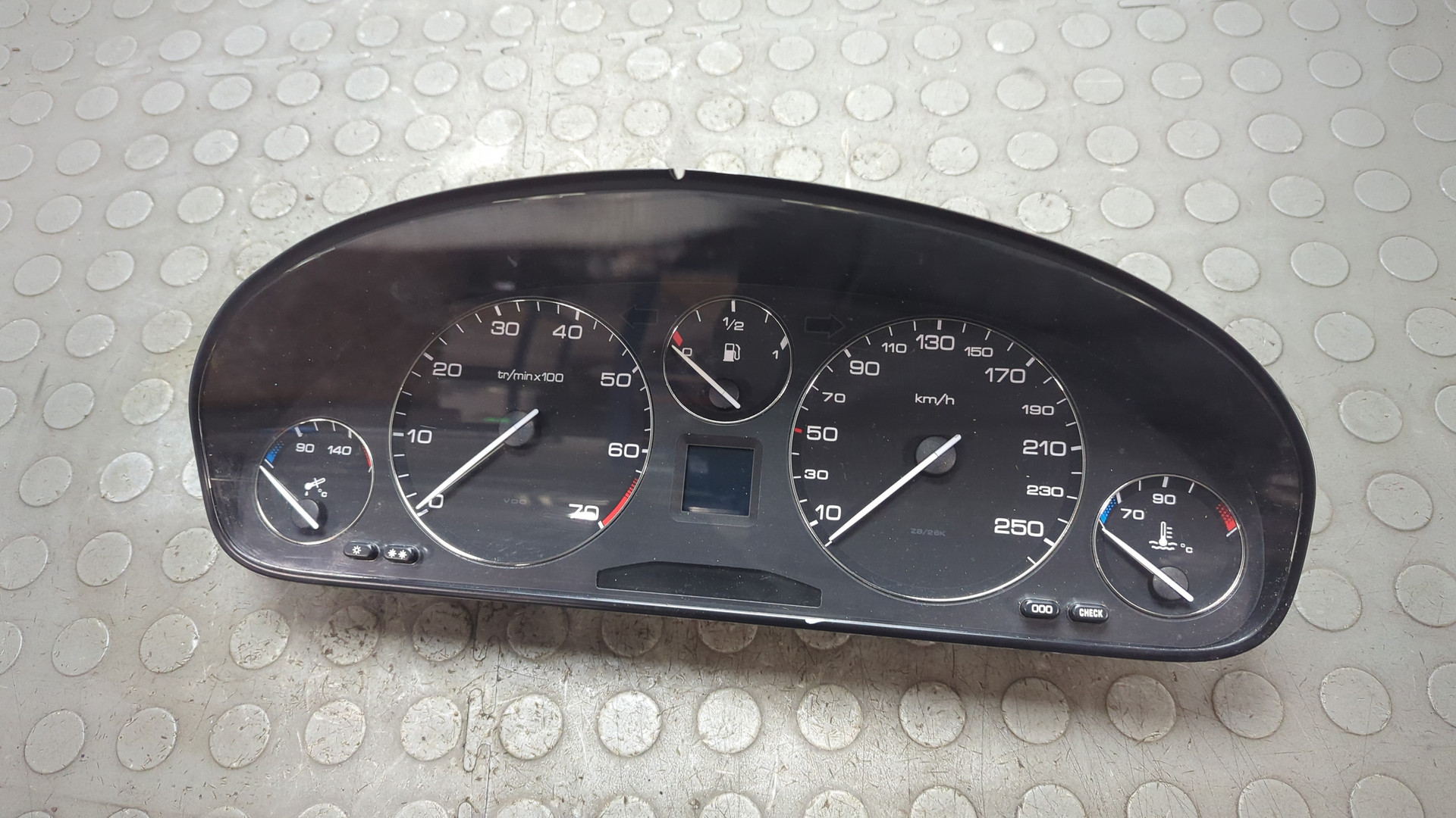 Панель приборов