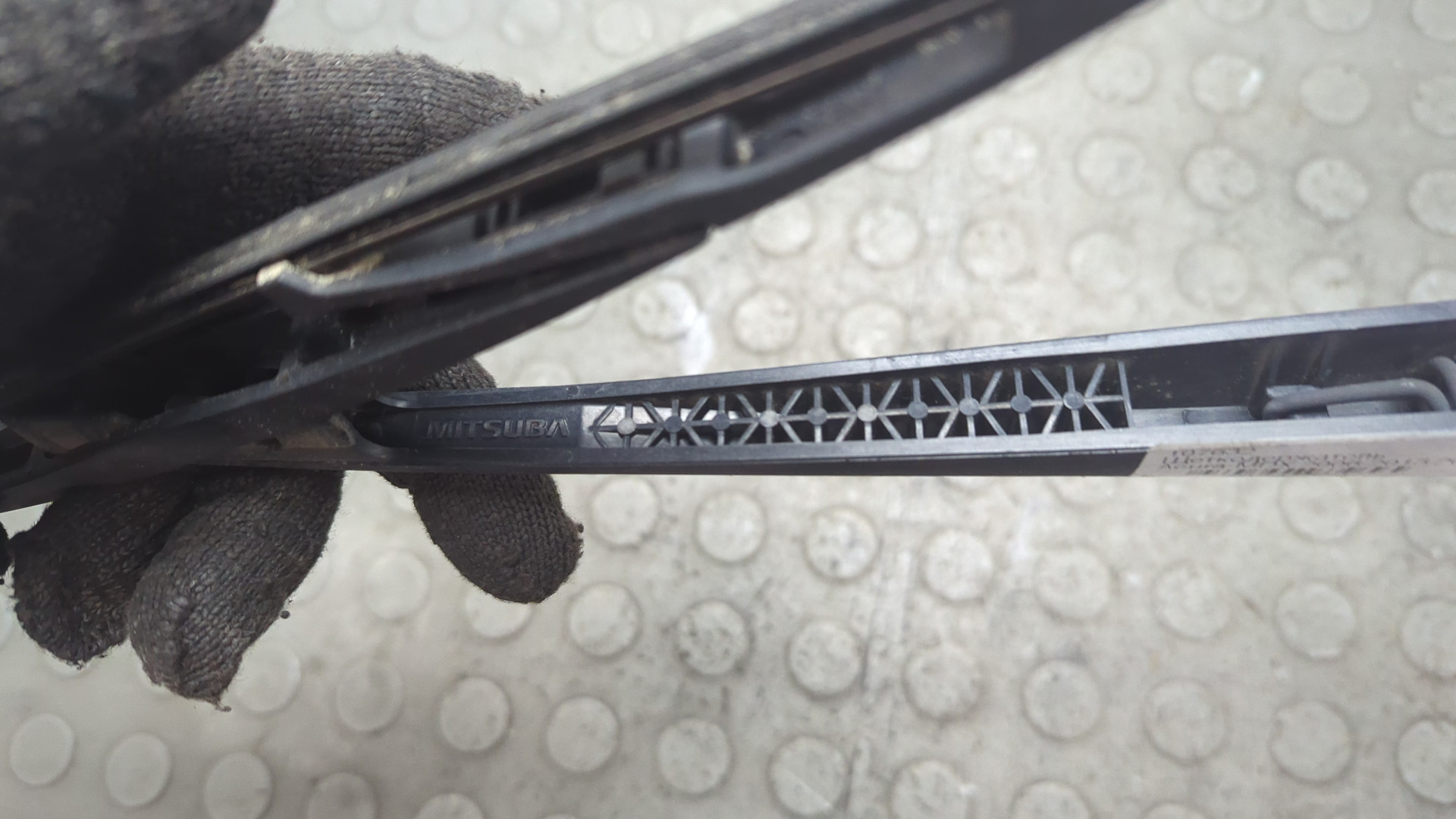 Поводок стеклоочистителя заднего