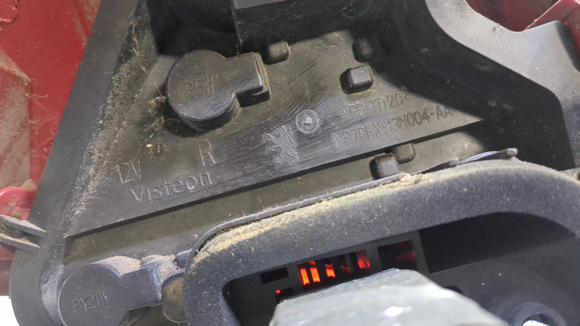 Фонарь задний правый