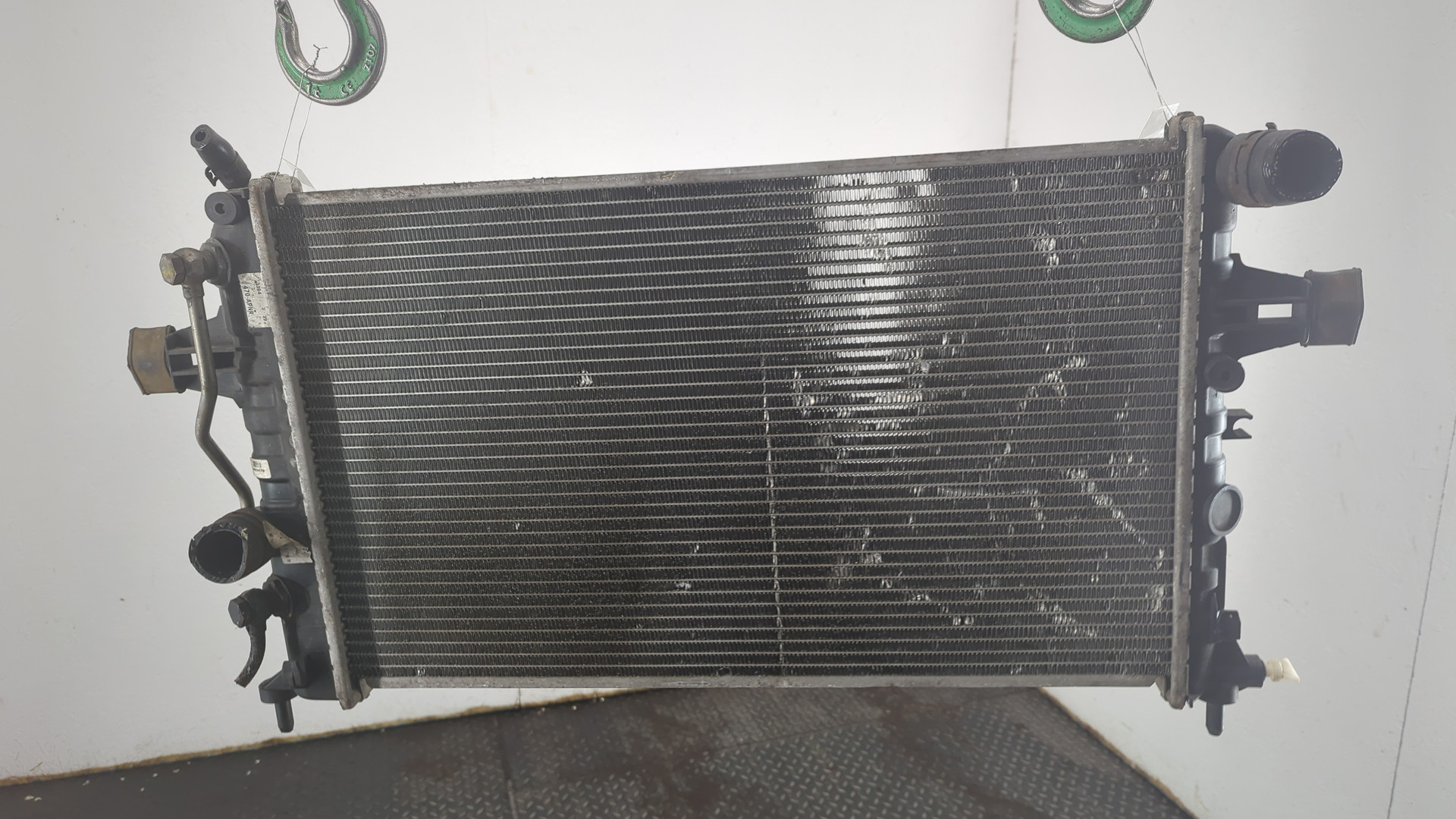 Радиатор охлаждения двигателя основной