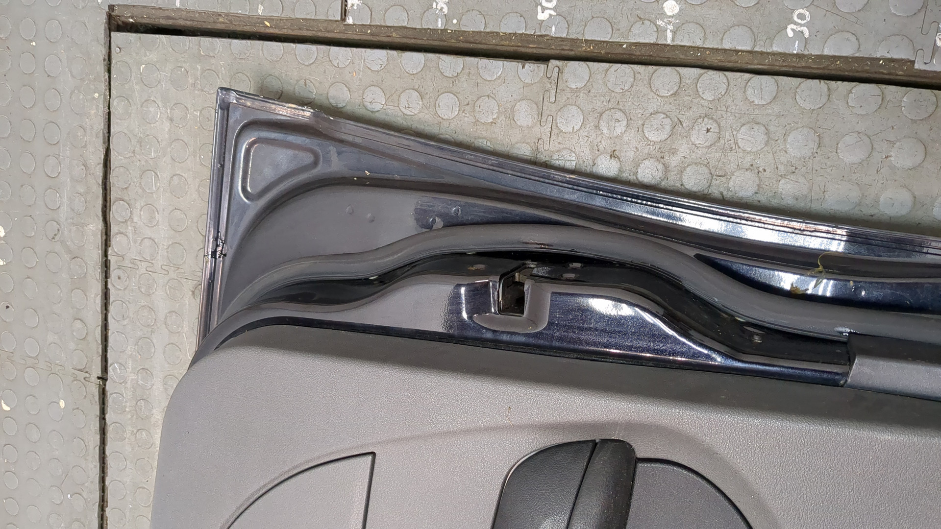 Дверь передняя левая