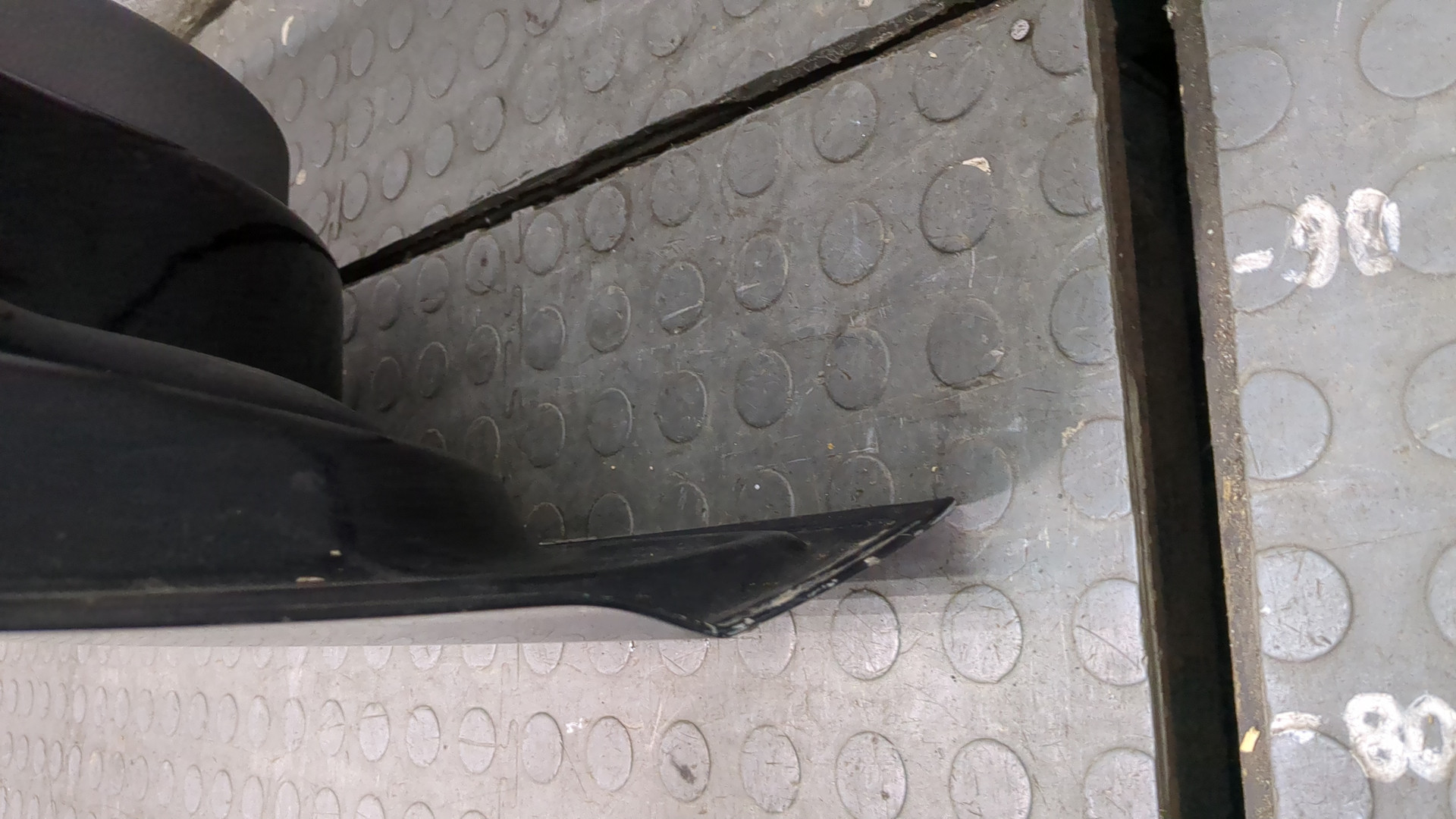 Дверь передняя левая