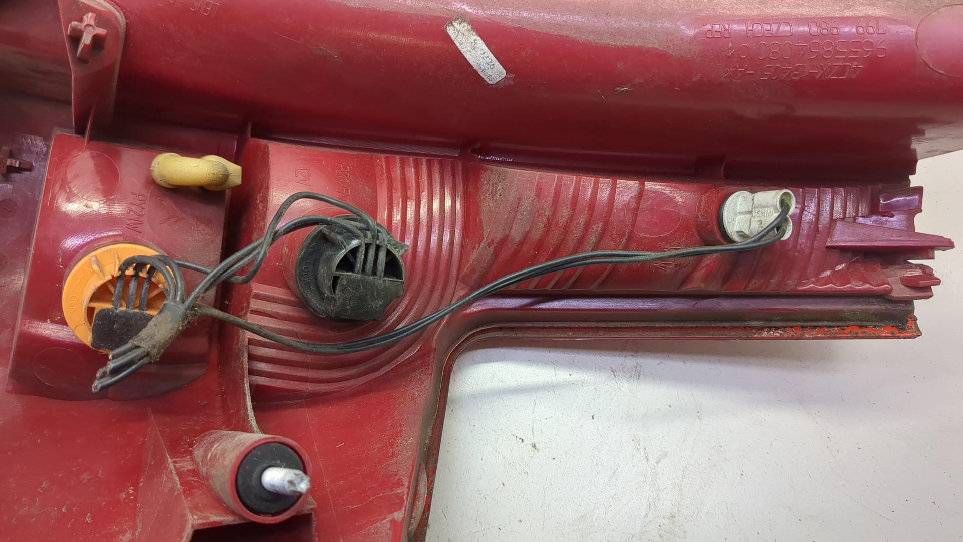 Фонарь задний левый