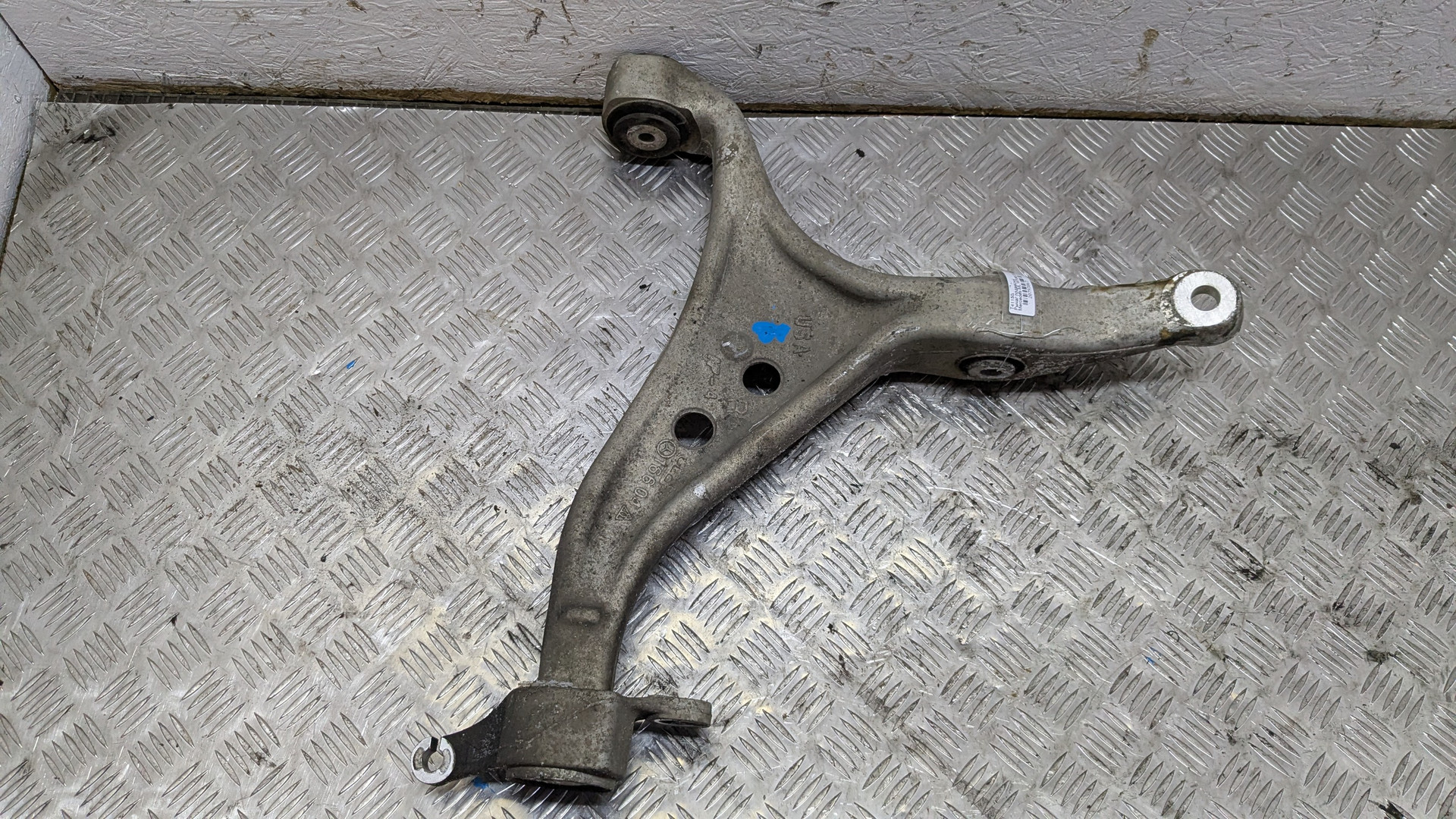 Рычаг передний правый