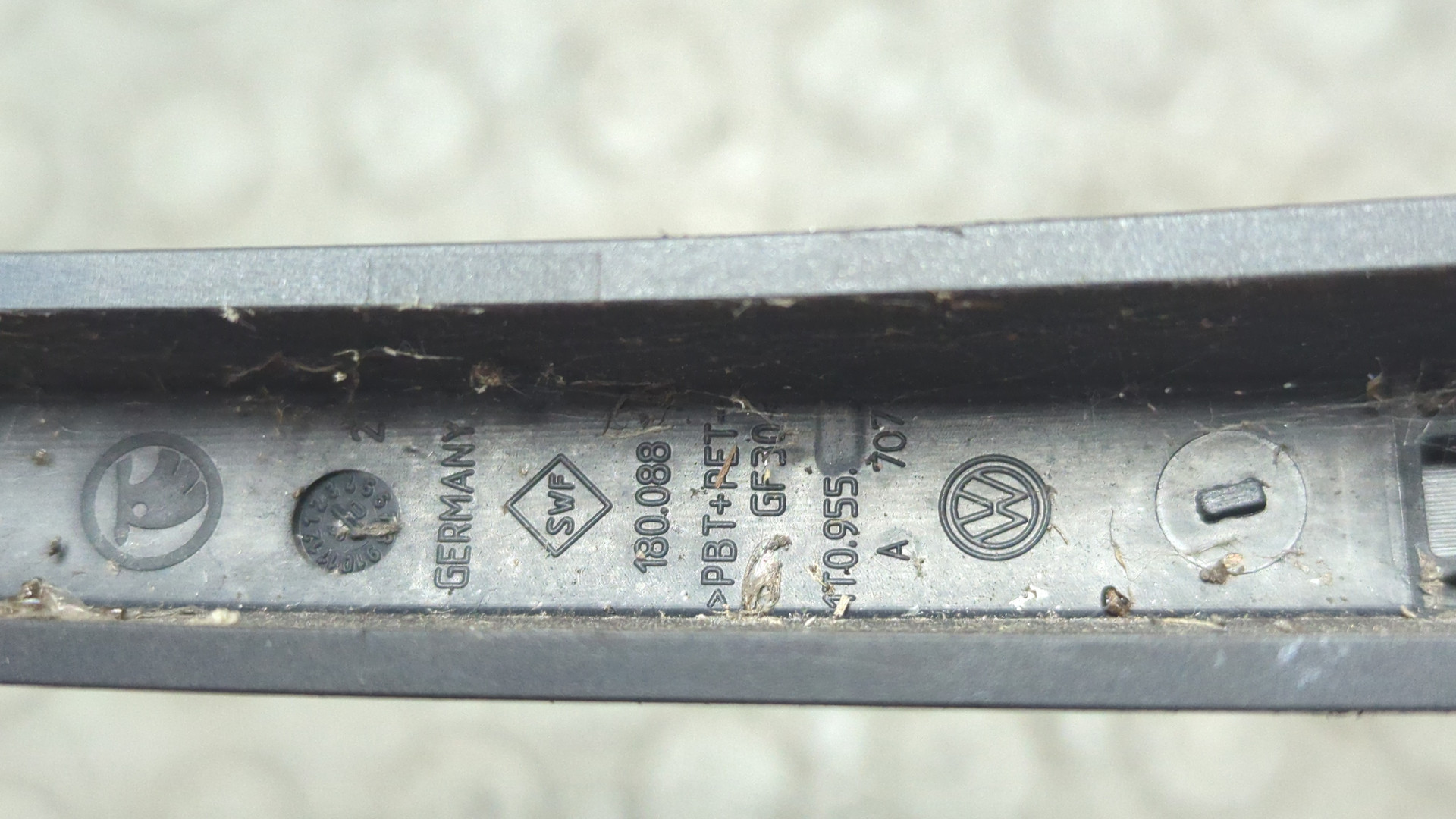 Поводок стеклоочистителя заднего