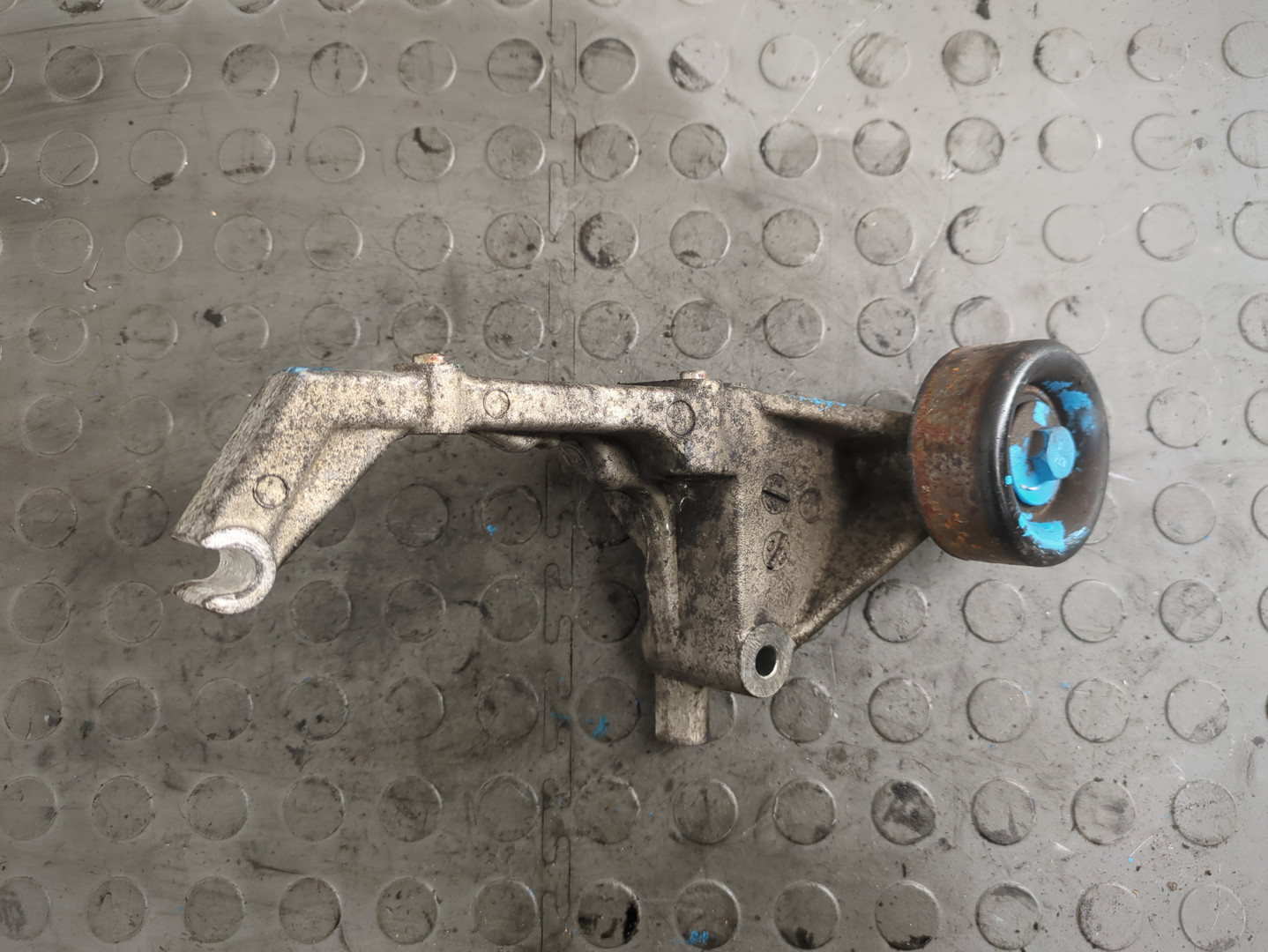 Кронштейн двигателя