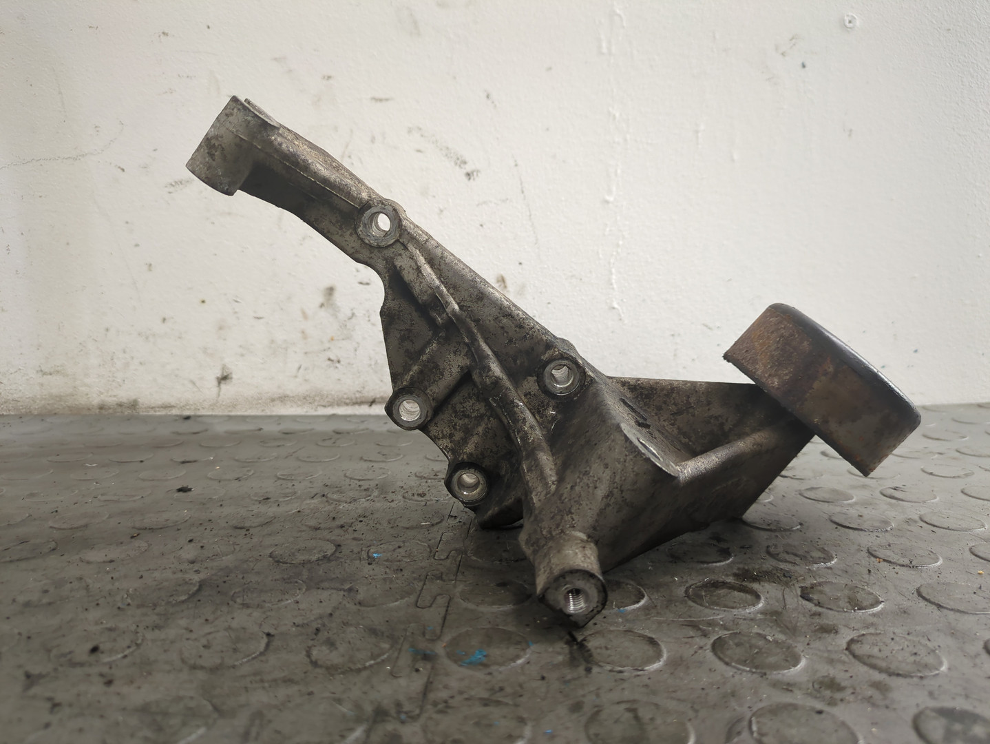 Кронштейн двигателя