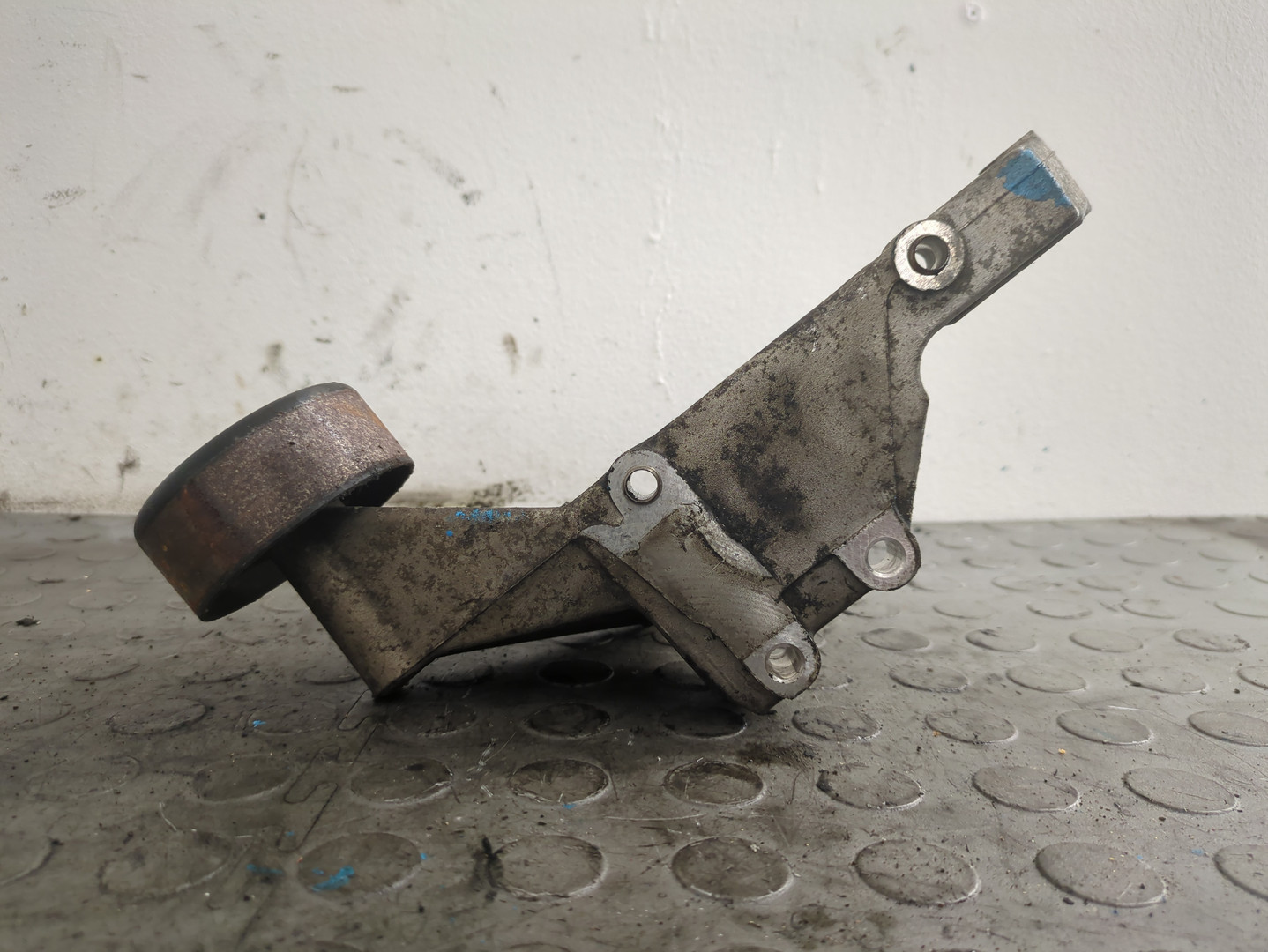 Кронштейн двигателя