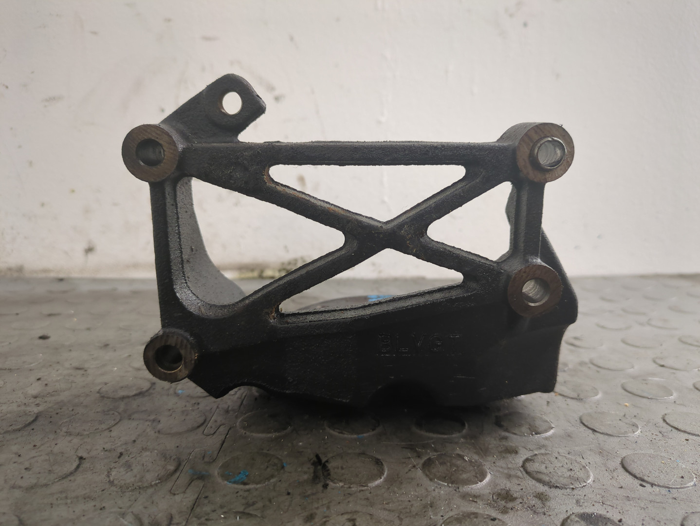 Кронштейн двигателя