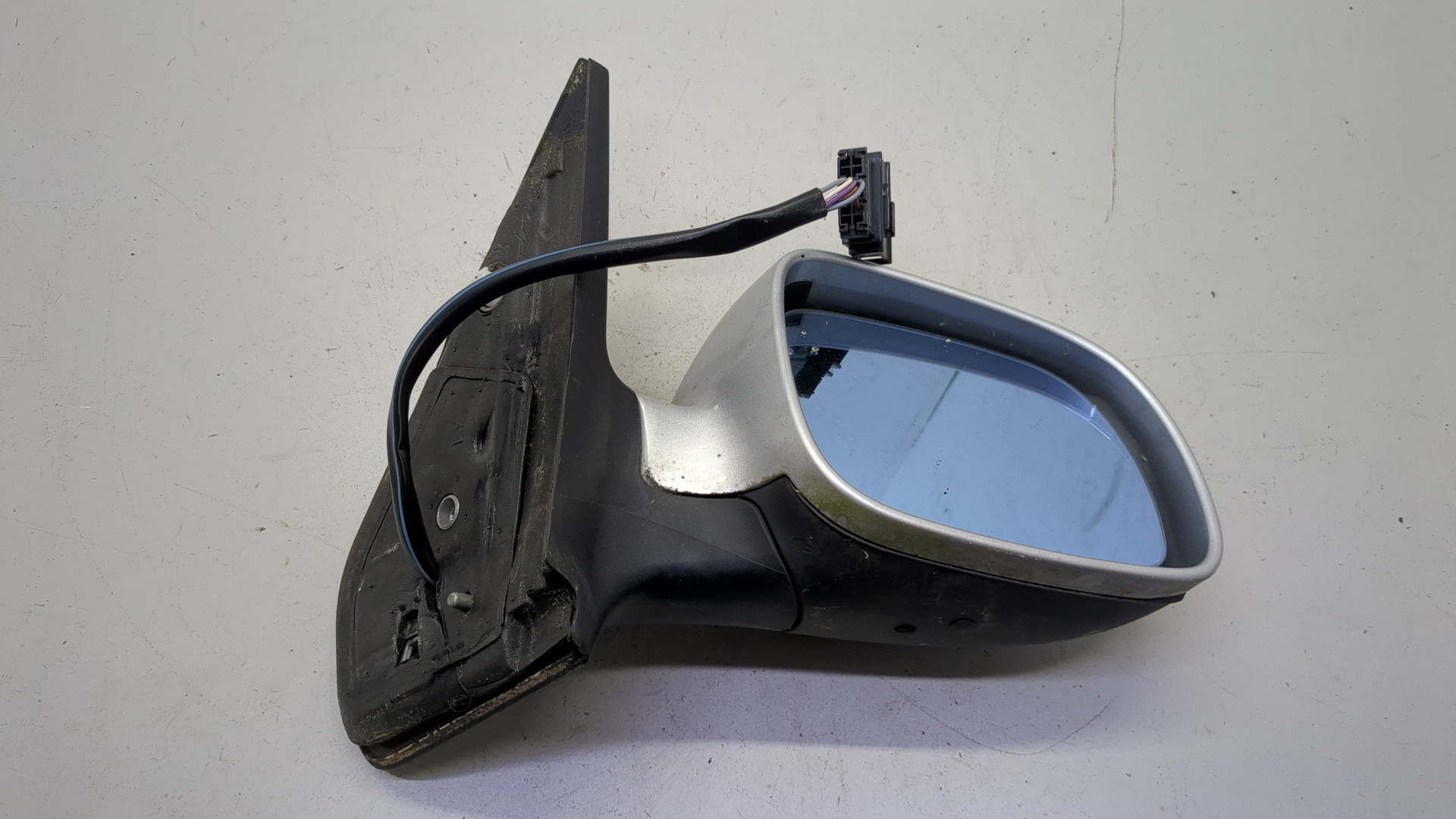 Зеркало правое электрическое