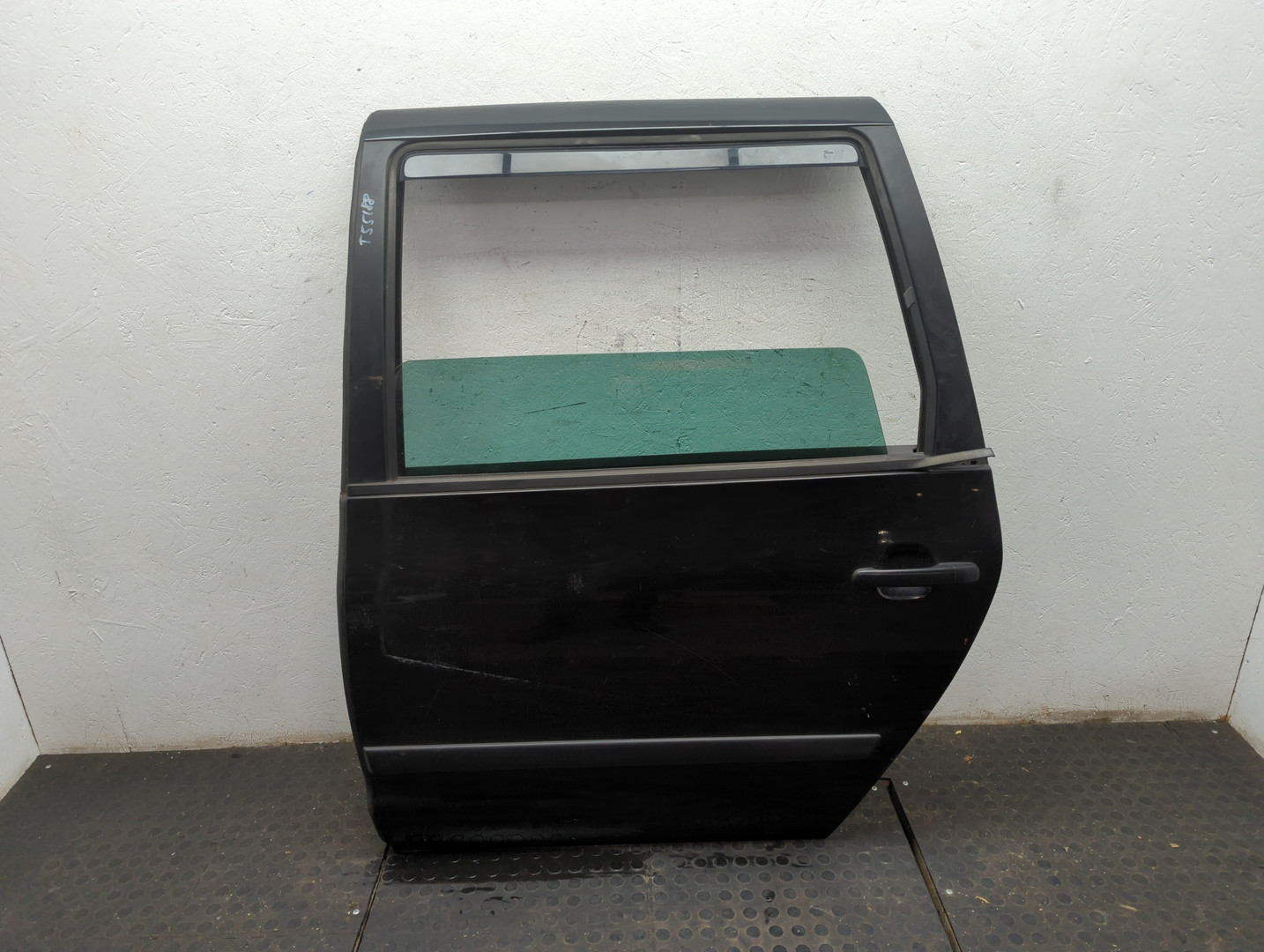 Дверь задняя левая