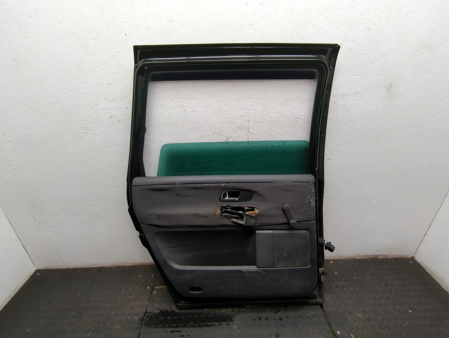 Дверь задняя левая