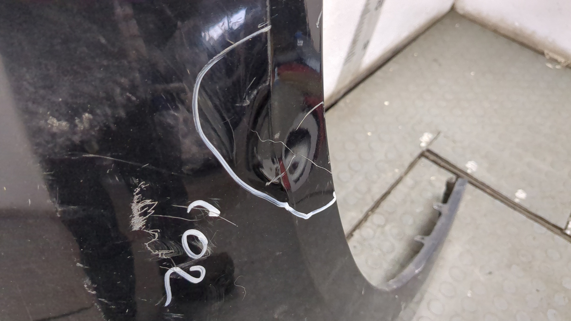 Крыло переднее правое