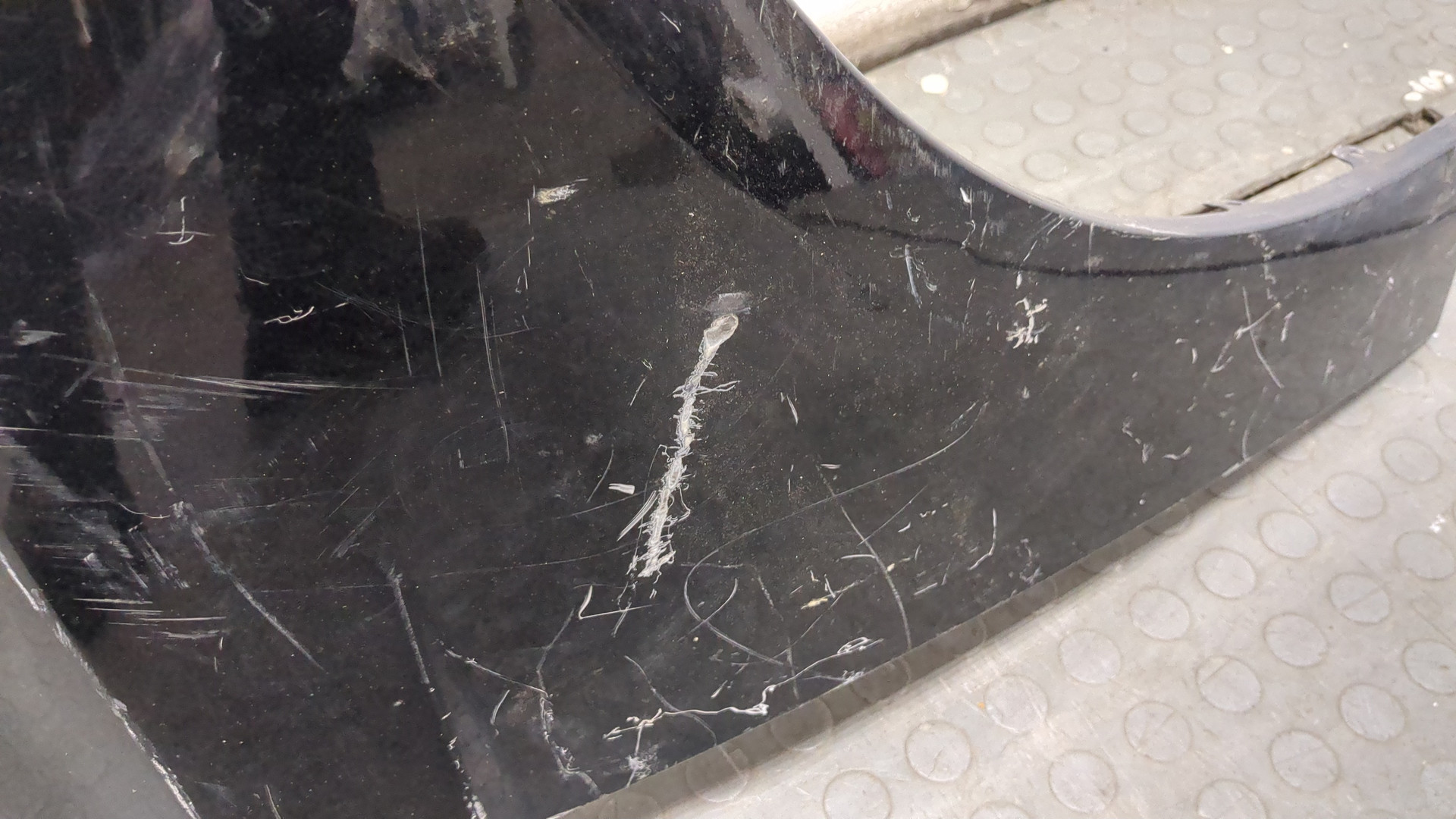 Крыло переднее правое