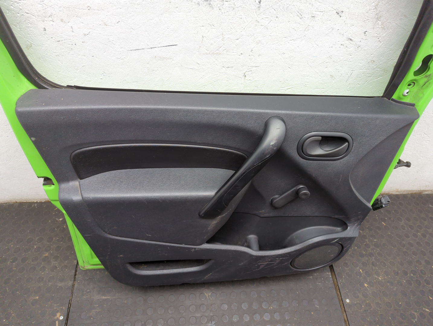 Дверь передняя левая