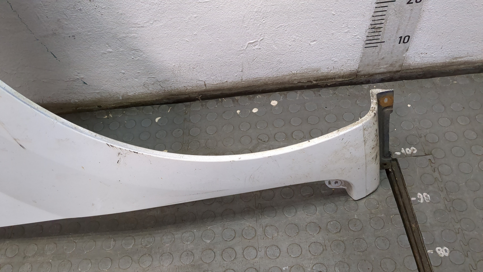 Крыло переднее правое