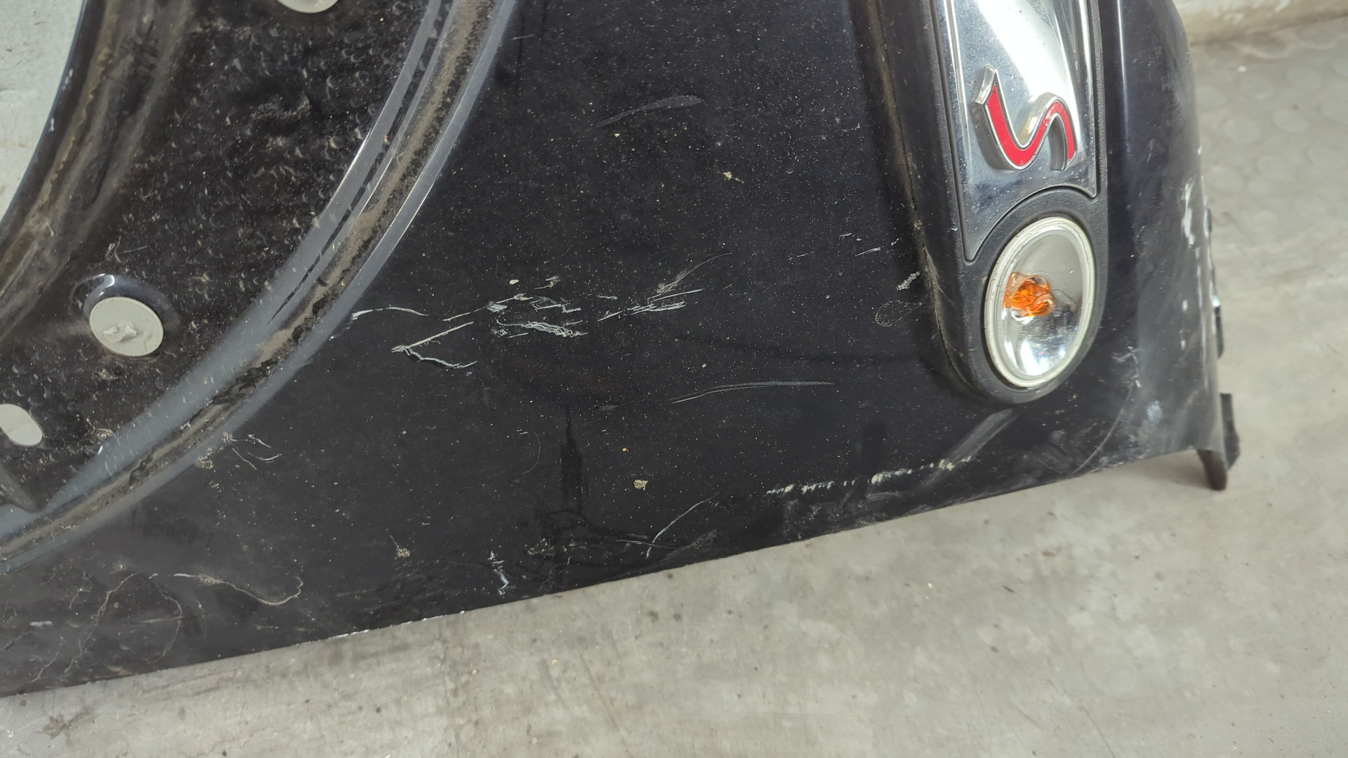 Крыло переднее левое