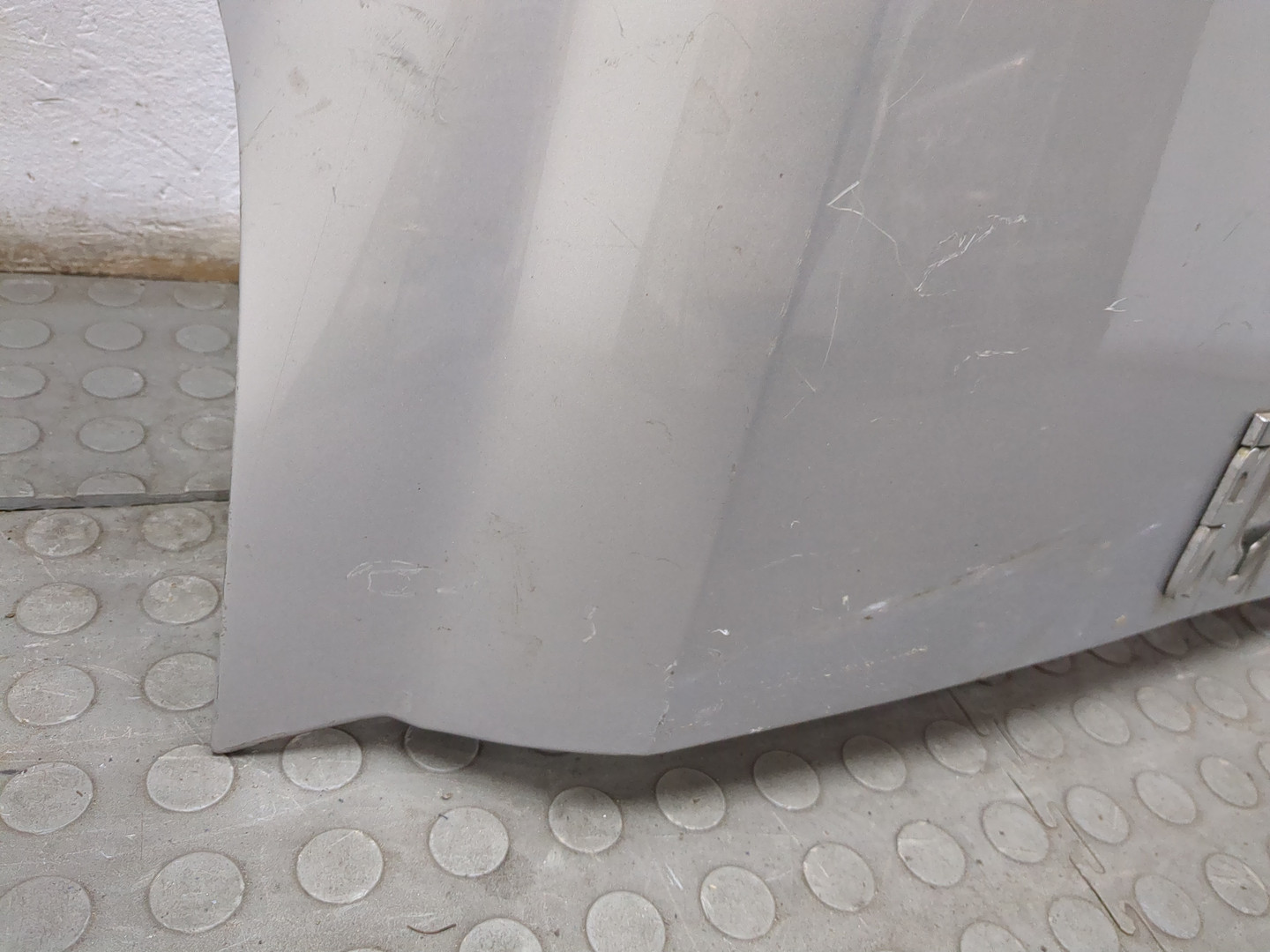 Крыло переднее правое