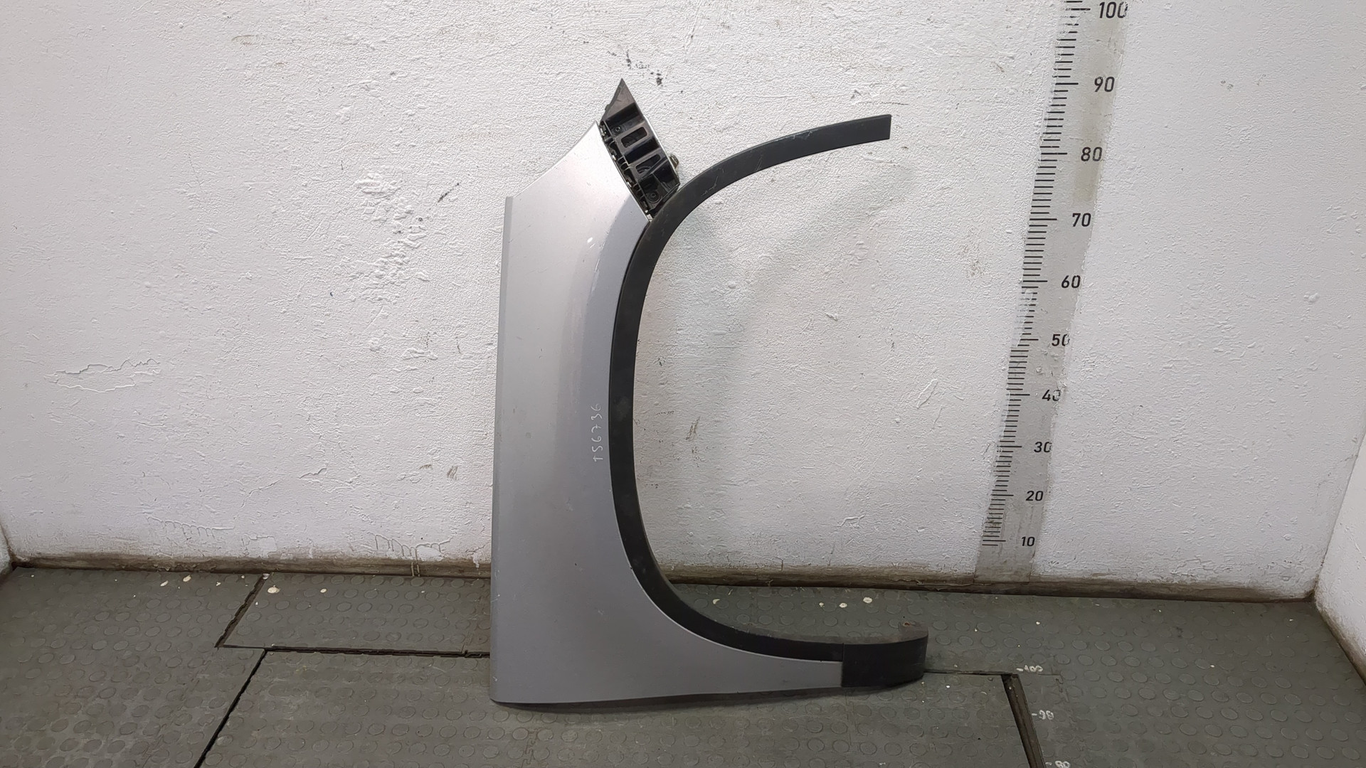 Крыло переднее правое