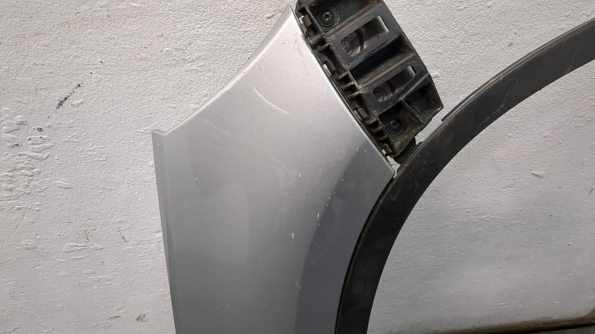 Крыло переднее правое