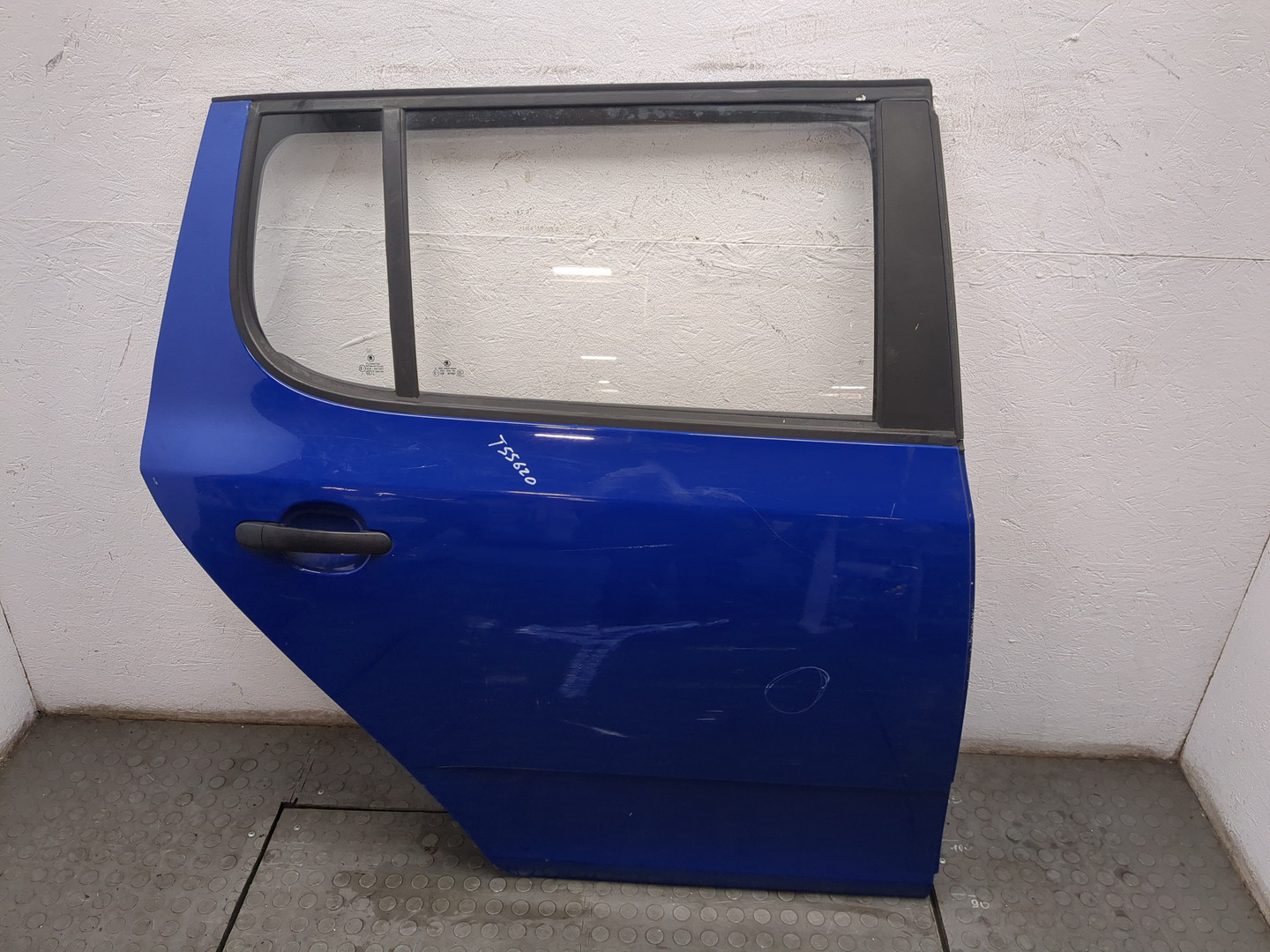 Дверь задняя правая