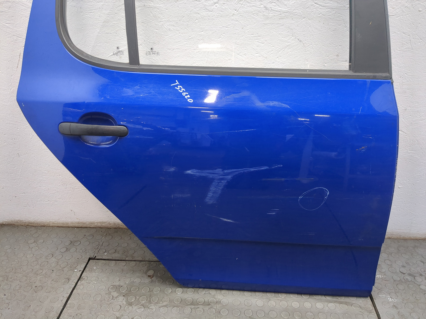 Дверь задняя правая