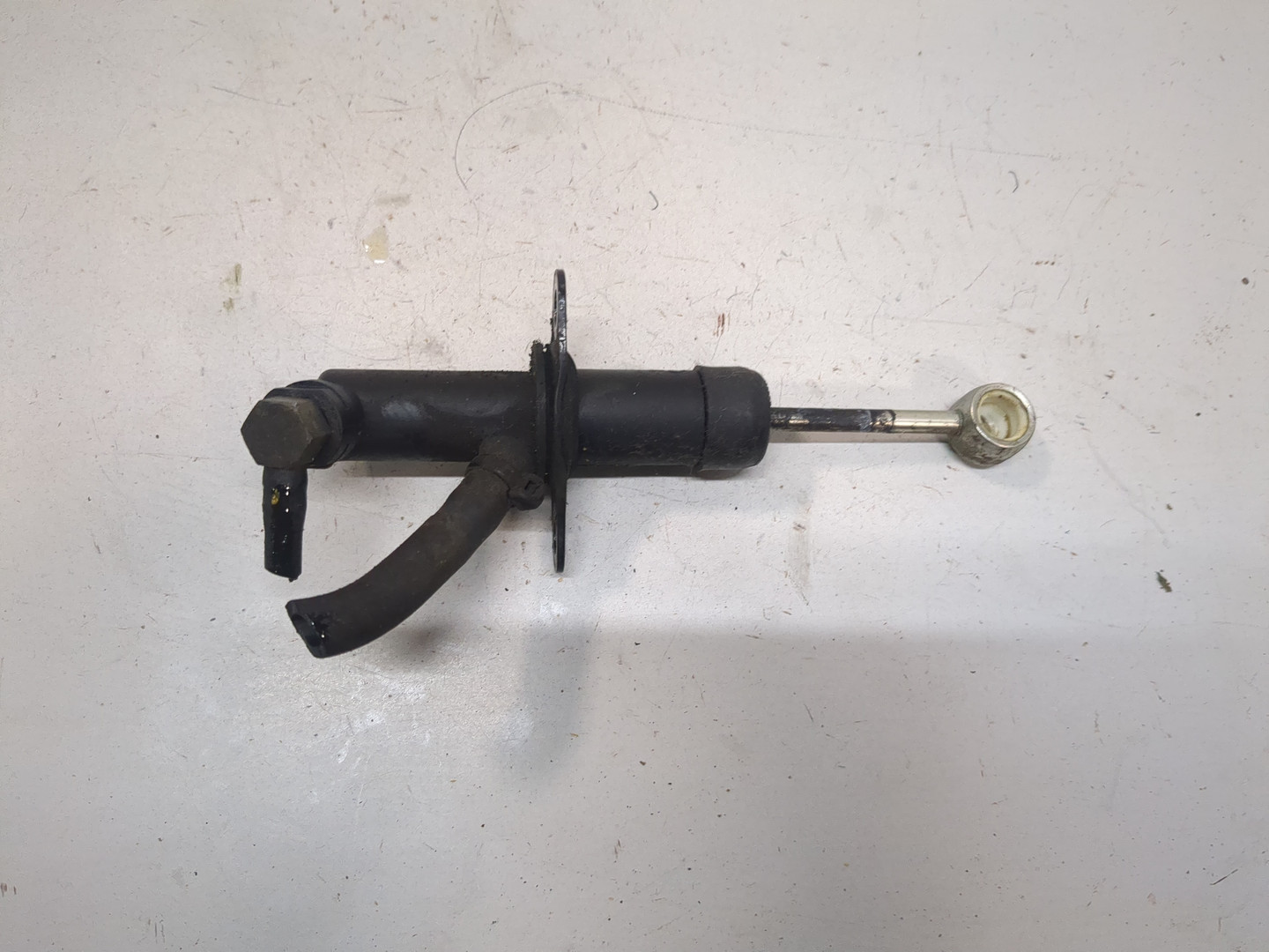 Цилиндр сцепления главный