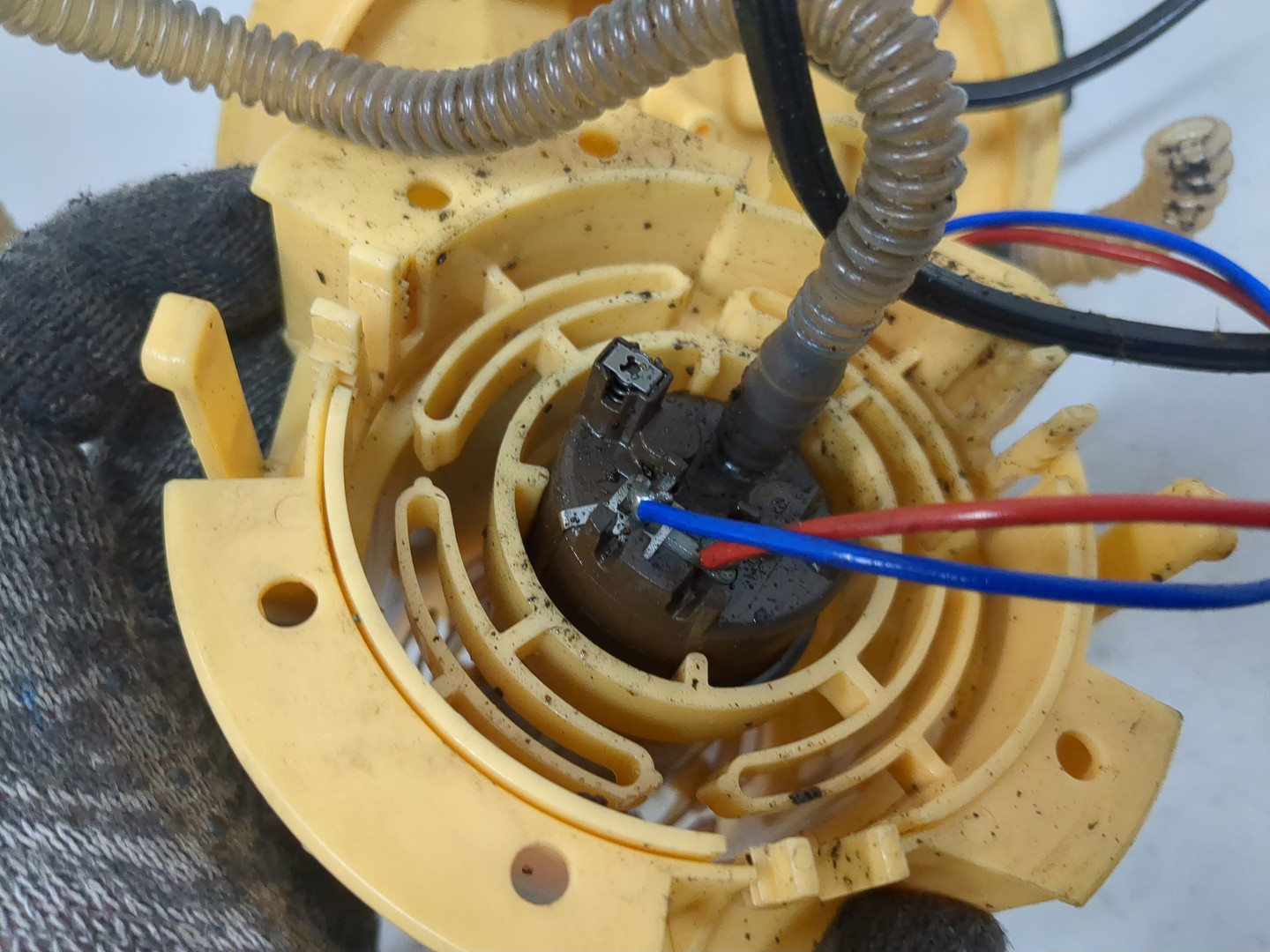 Насос топливный электрический