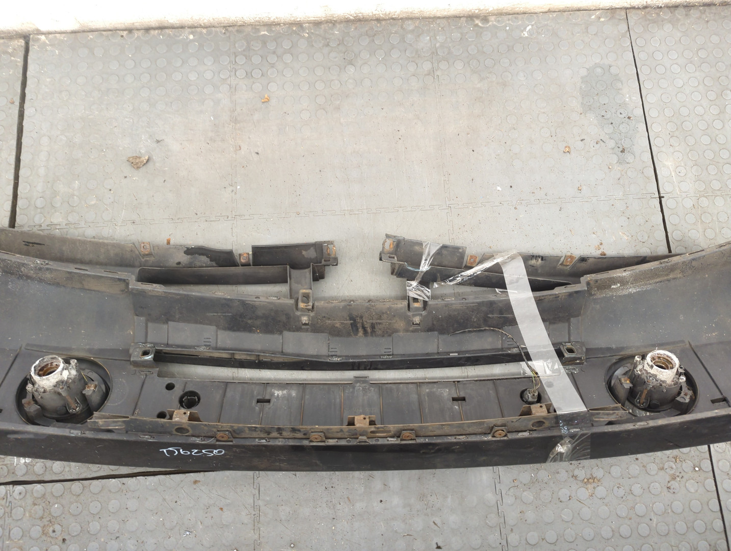 Бампер передний