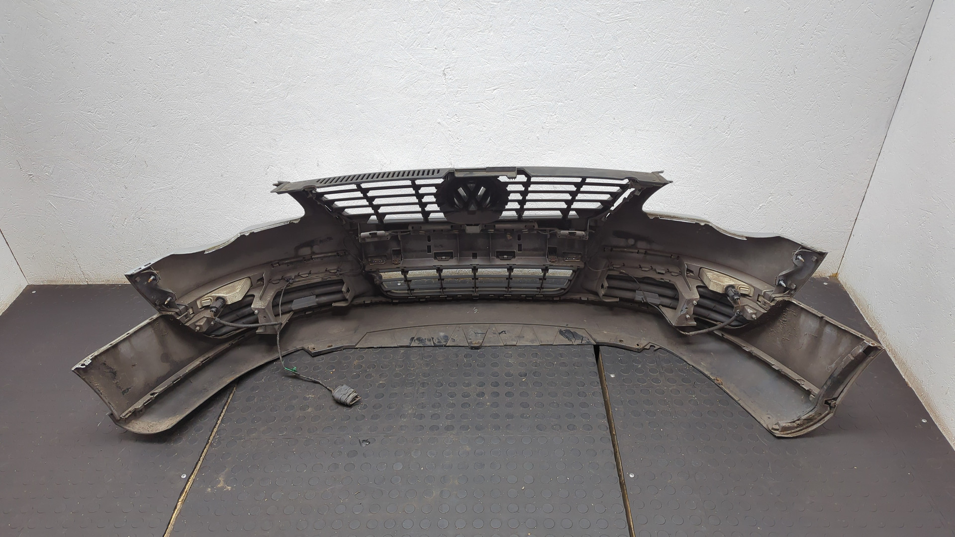 Бампер передний