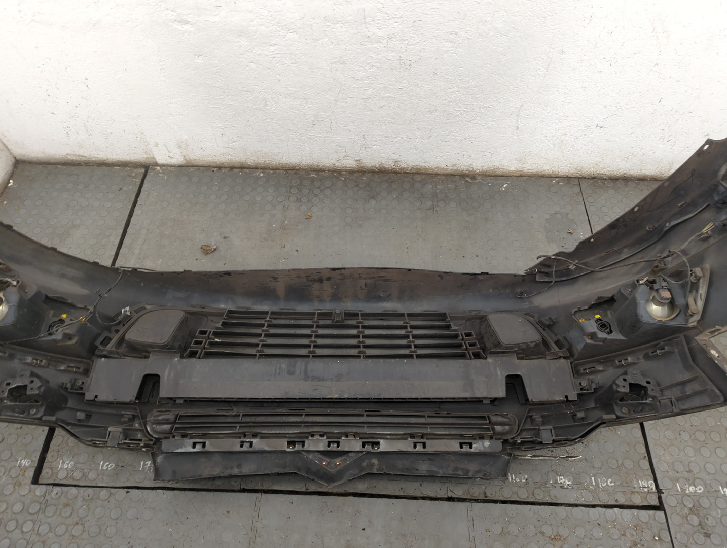 Бампер передний