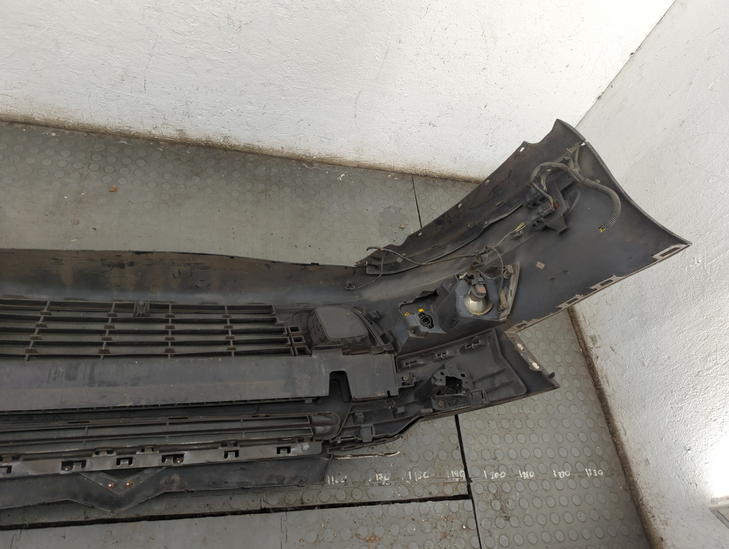 Бампер передний