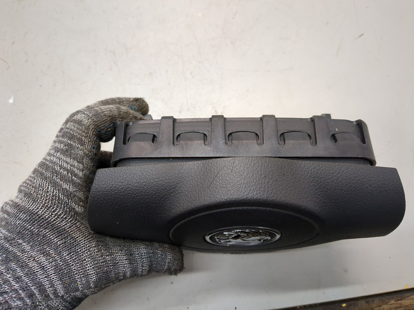 Подушка безопасности в рулевое колесо