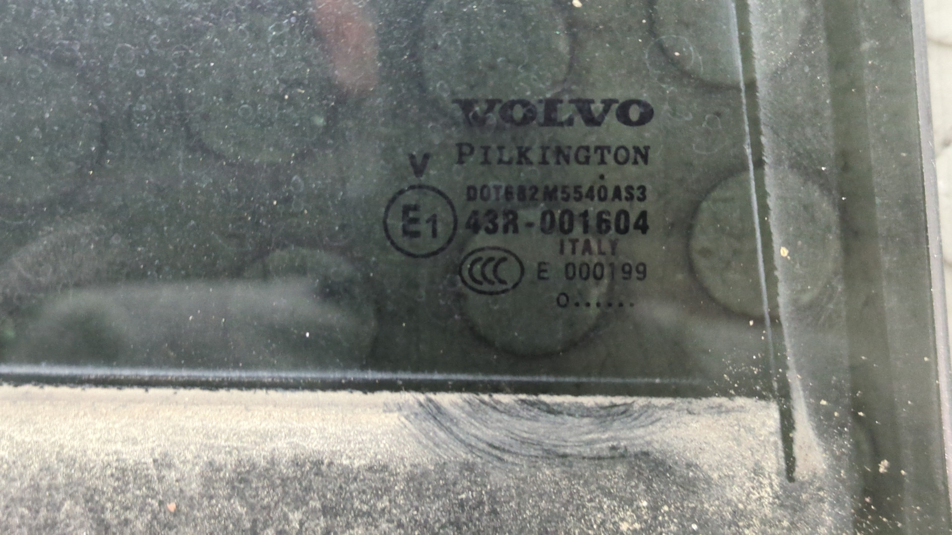 Стекло двери задней правой