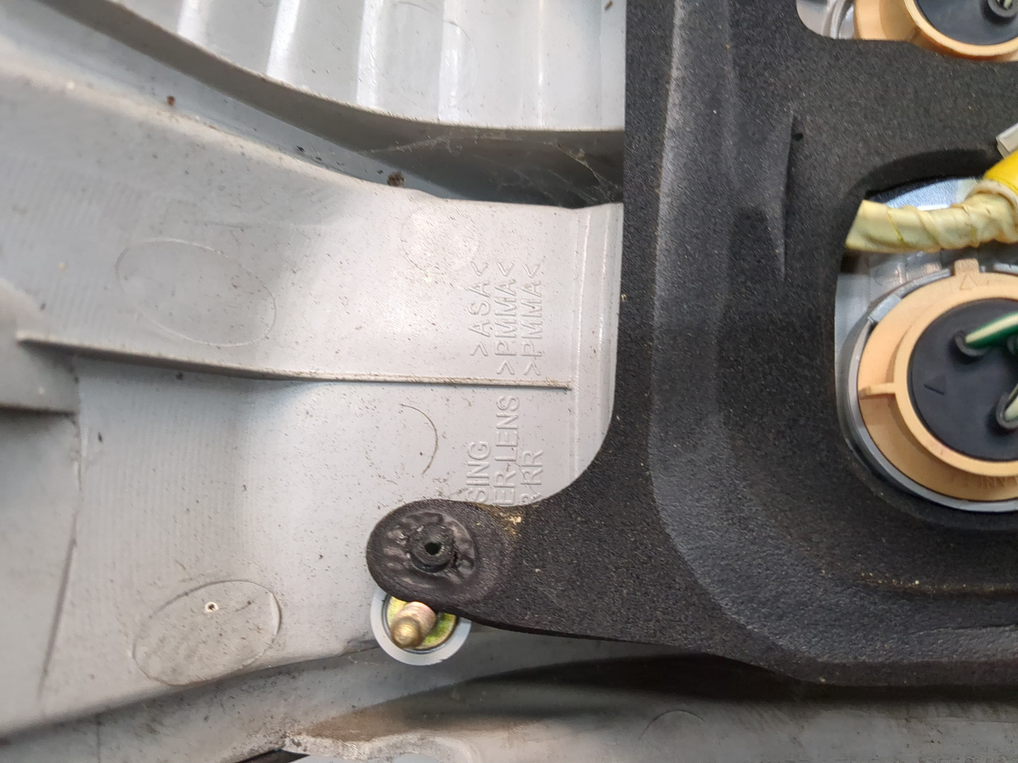 Фонарь задний правый