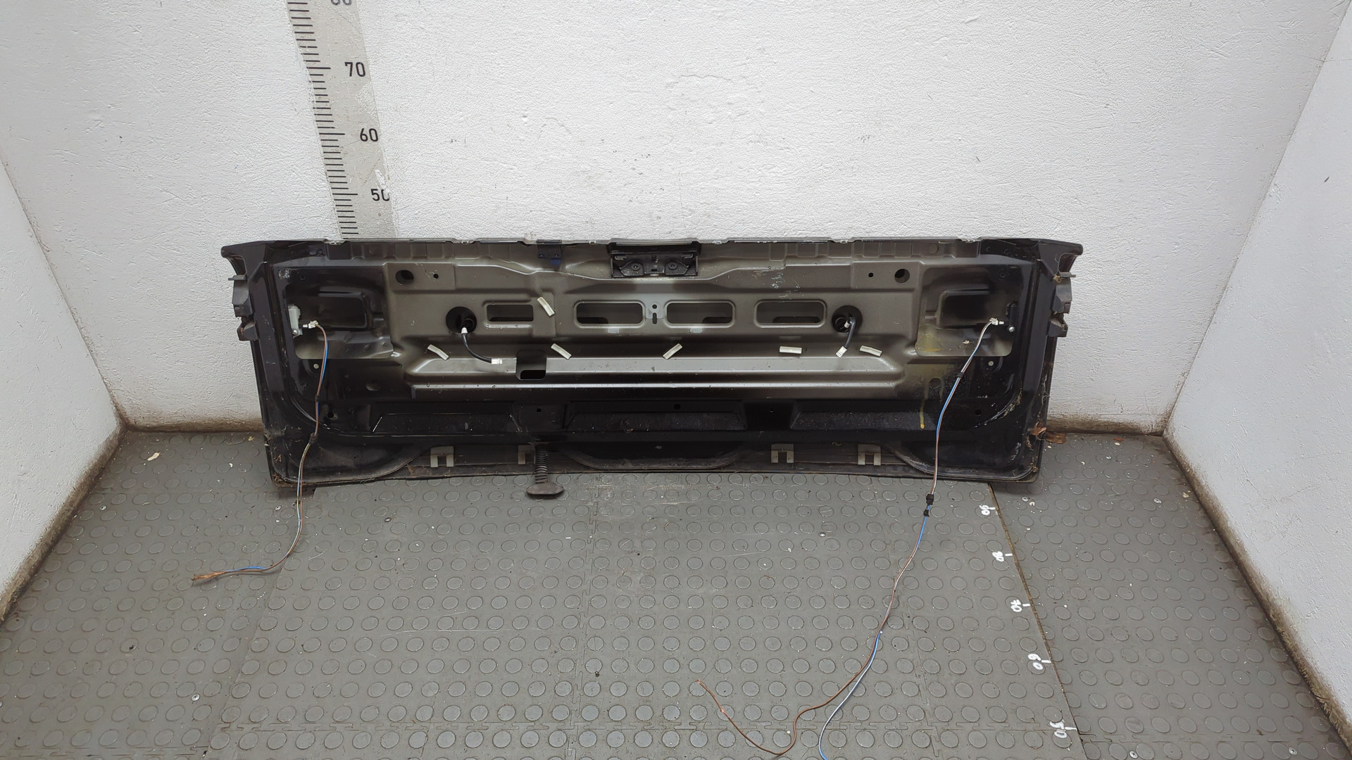 Дверь багажника нижняя (борт)