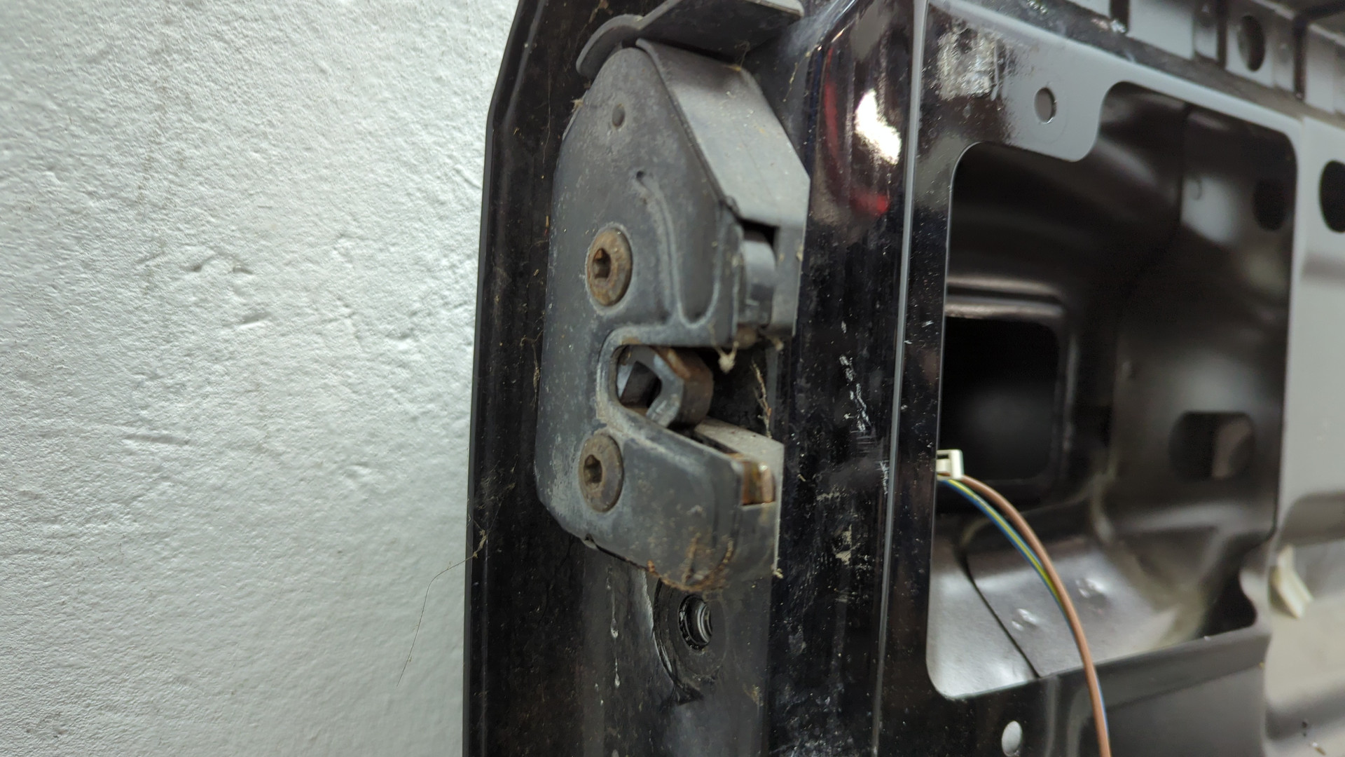 Дверь багажника нижняя (борт)