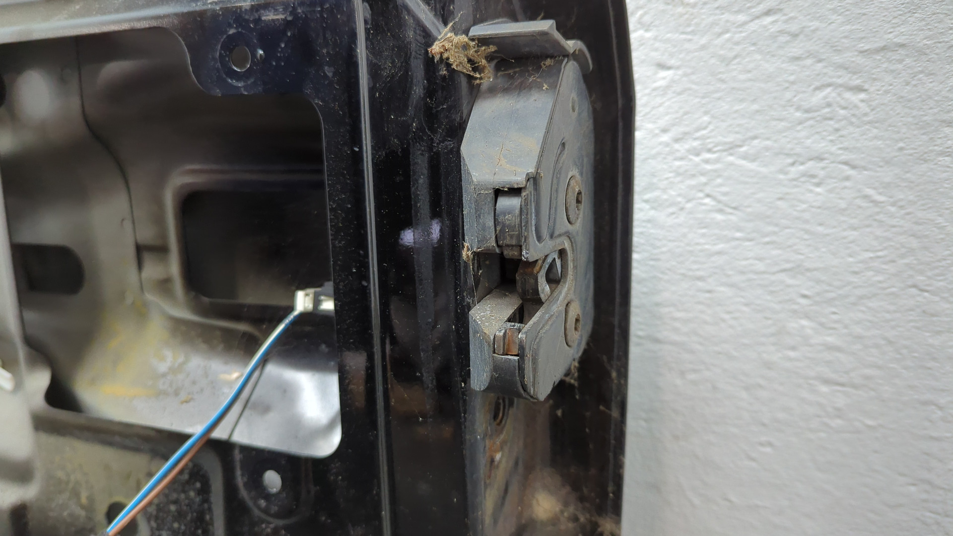 Дверь багажника нижняя (борт)