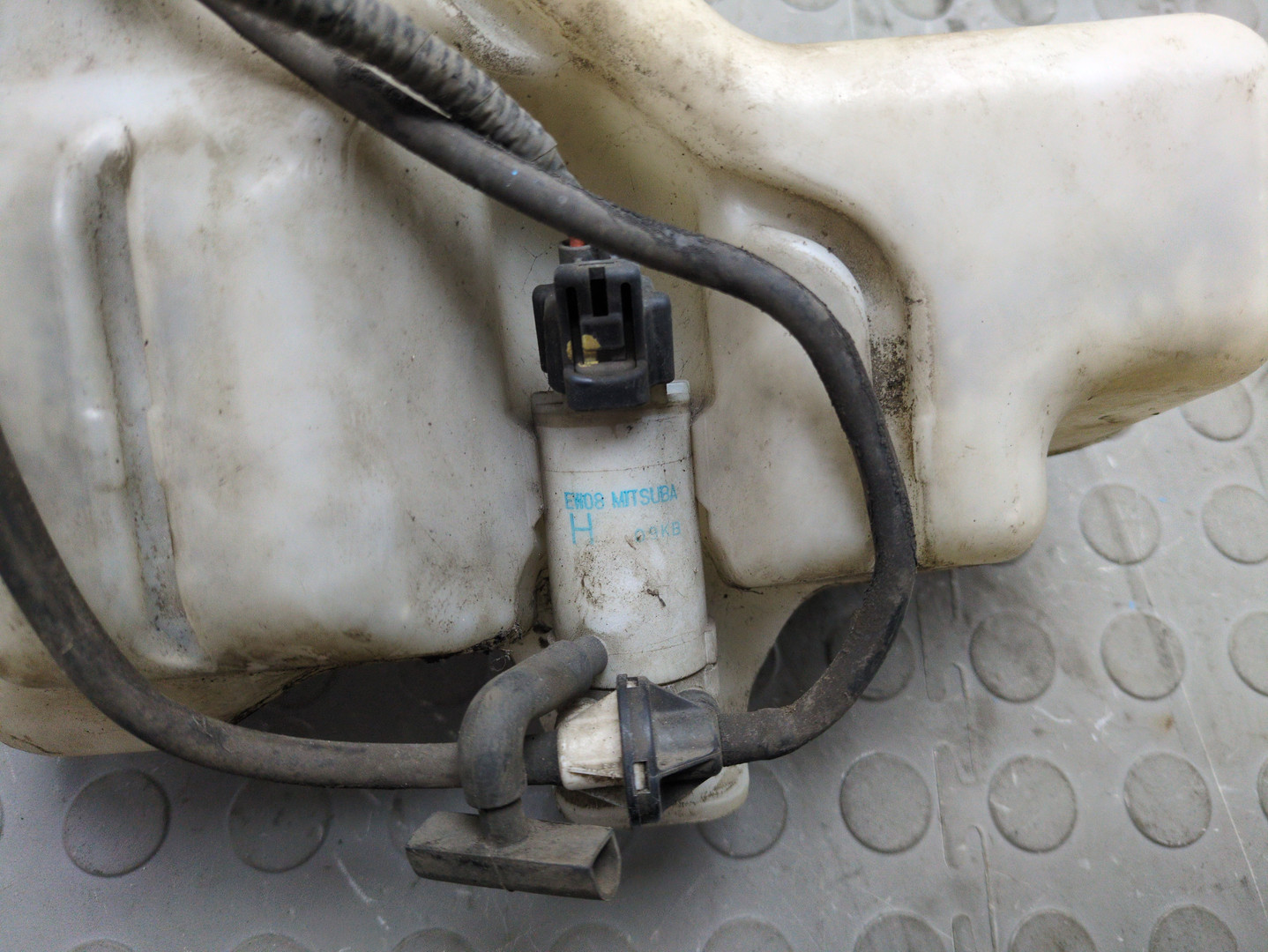 Бачок омывателя лобового стекла