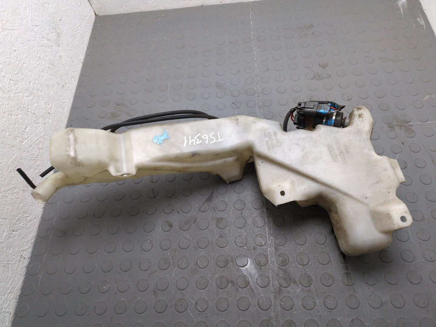 Бачок омывателя лобового стекла